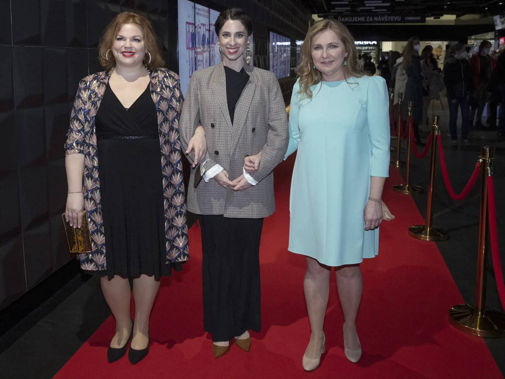 Slovenská premiéra filmu V lete Ti poviem, ako sa mám. Na snímke v strede je herečka Zuzana Porubjaková.