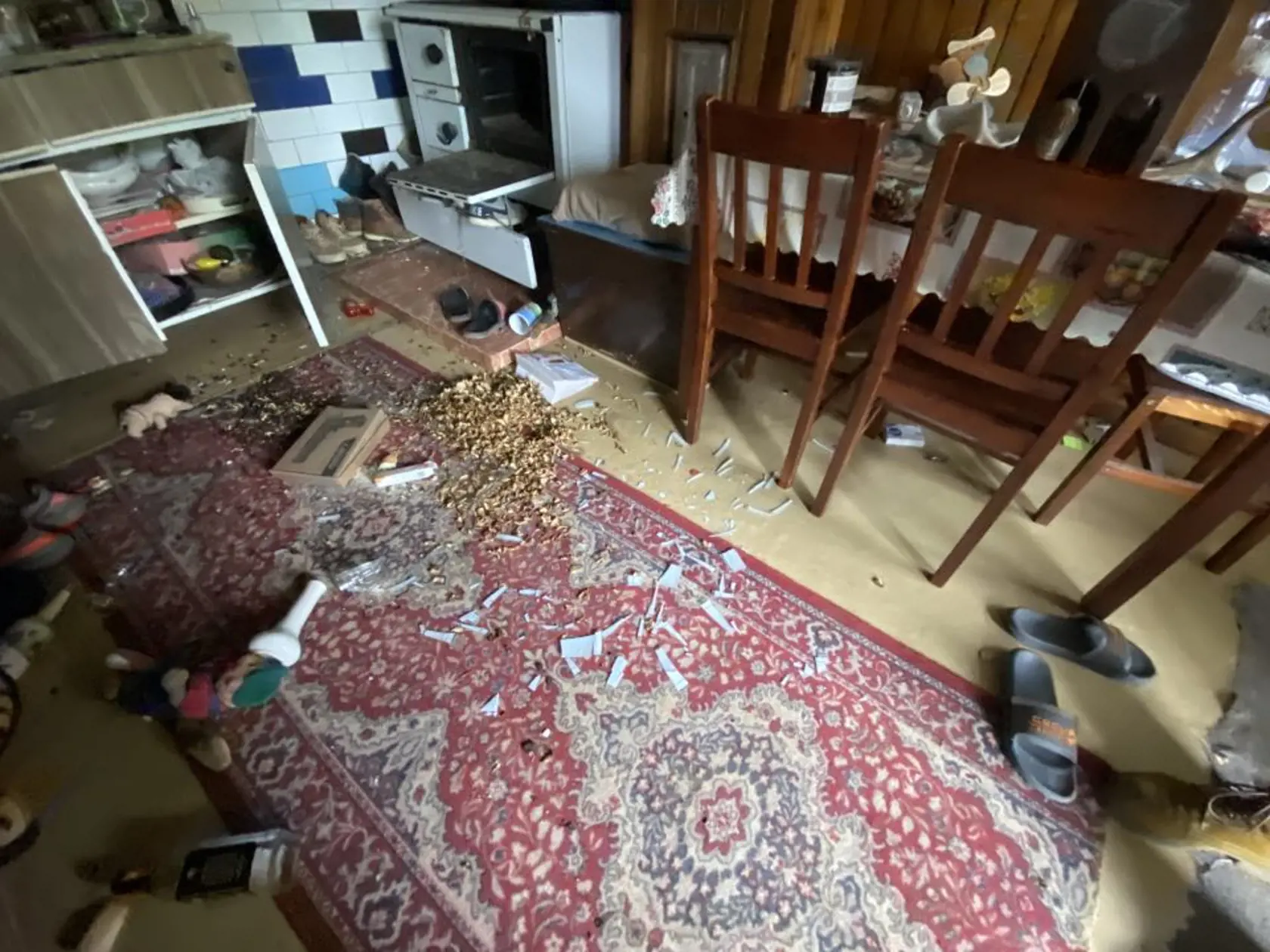 Zemetrasenie napáchalo vážne škody v dome pána Jána Andrejčáka (65) v Ďapalovciach.