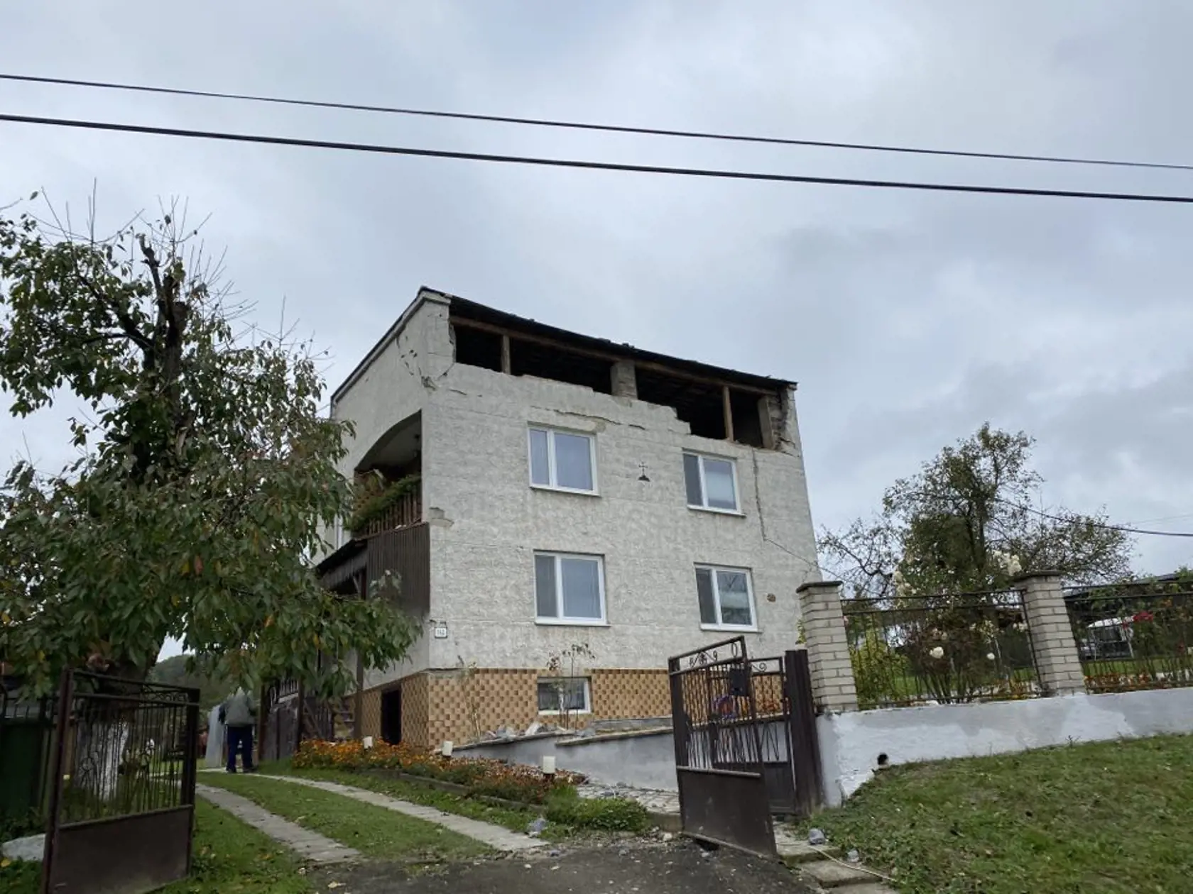 U pána Cyrila Babinského (76) v Ďapalovciach popadali omietky, z domu sa dokonca zrútili časti stien.