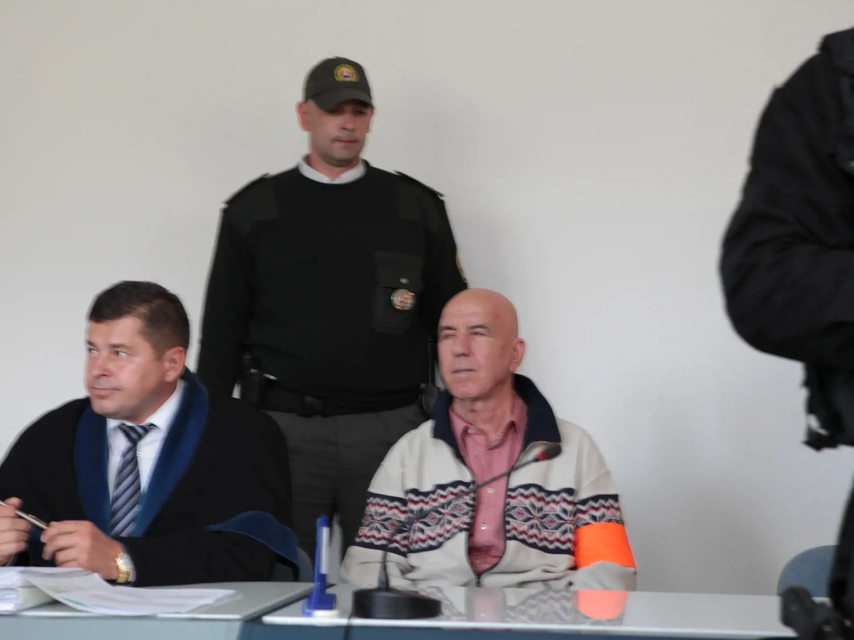 Najprv ho odsúdili v neprítomnosti, po jeho zadržaní začal súdny proces odznova.
