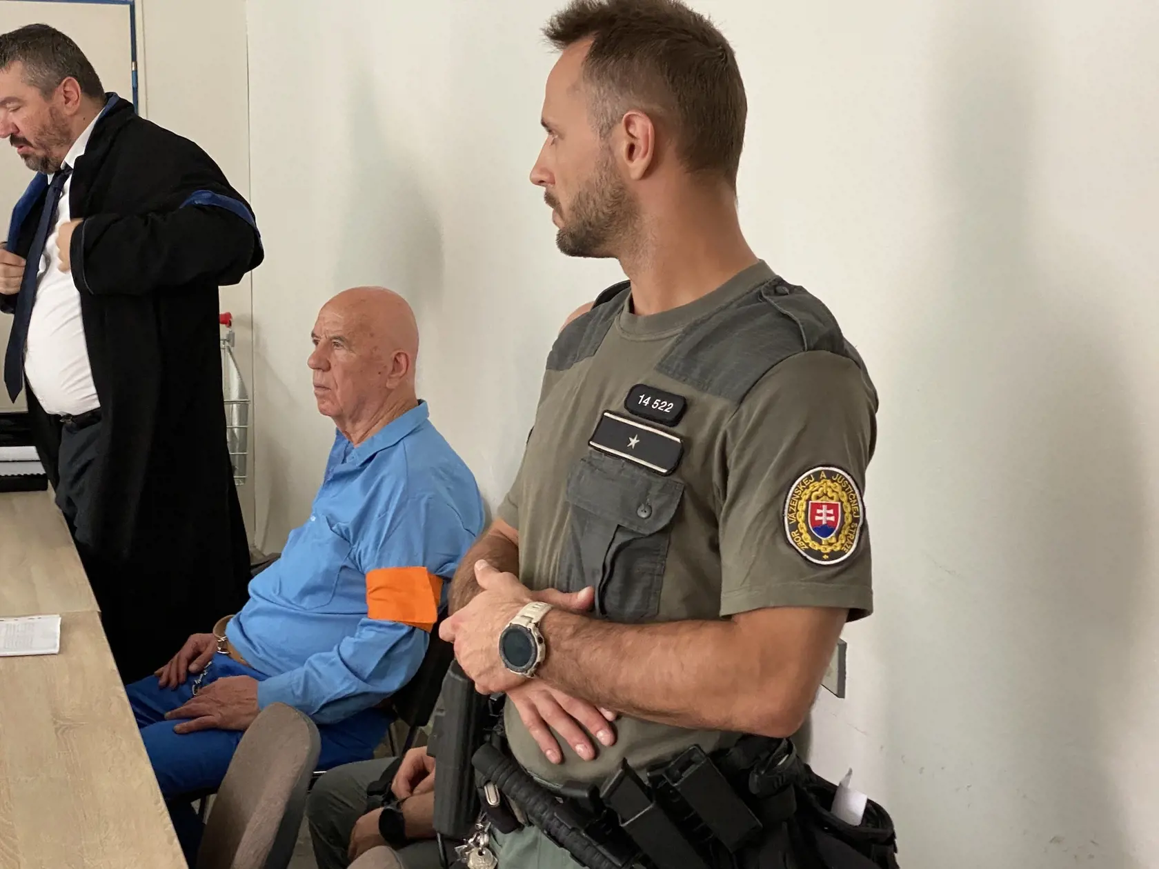 Kosovský Albánec Baki Sadiki, ktorý žil pod Tatrami, sedí za mrežami už 10 rokov a odpykáva si trest za pašovanie heroínu. Teraz žiada prešovský okresný súd o obnovu konania, podľa neho súd dôkazy, že obvinenie voči nemu bolo vykonštruované cez policajtami zmanipulovaného svedka.