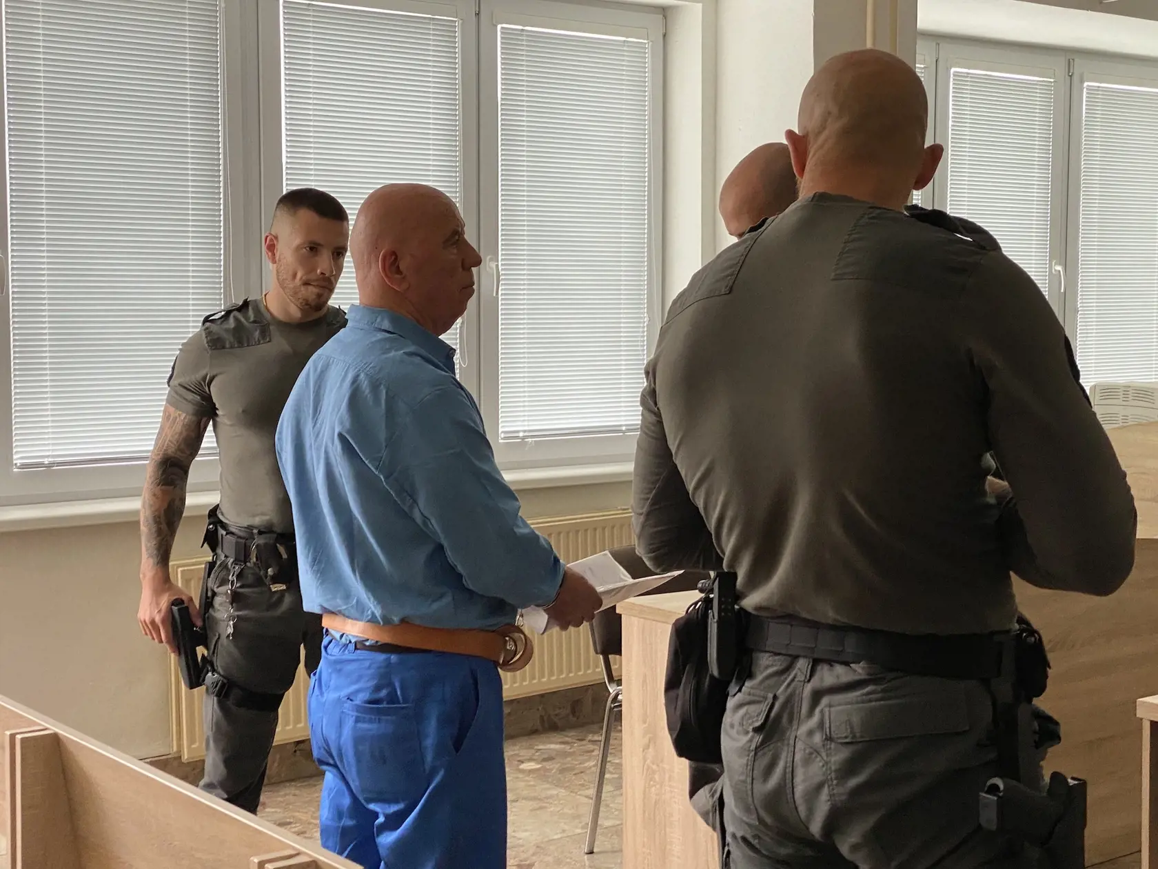 Kosovský Albánec Baki Sadiki, ktorý žil pod Tatrami, sedí za mrežami už 10 rokov a odpykáva si trest za pašovanie heroínu. Teraz žiada prešovský okresný súd o obnovu konania, podľa neho súd dôkazy, že obvinenie voči nemu bolo vykonštruované cez policajtami zmanipulovaného svedka.