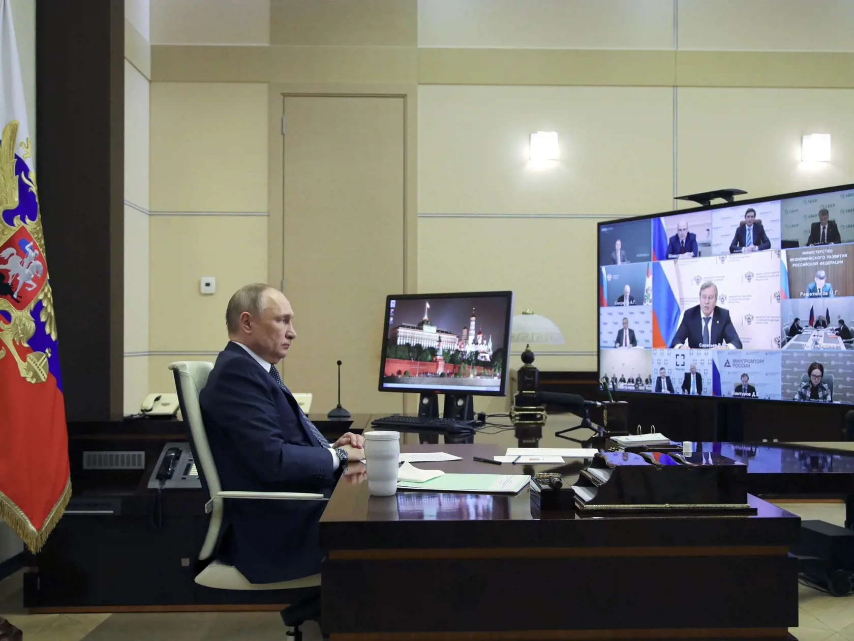 Ruský prezident Vladimir Putin oznámil, že za plyn už budú prijímať len platby v rubľoch.