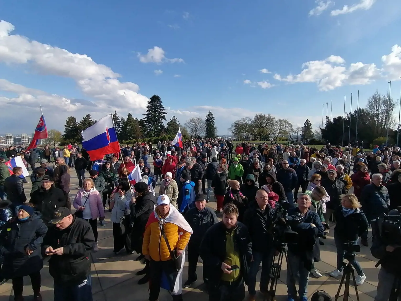 Protest Smeru na Slavíne: Robert Fico hovorí o "protivojnovom" stretnutí
