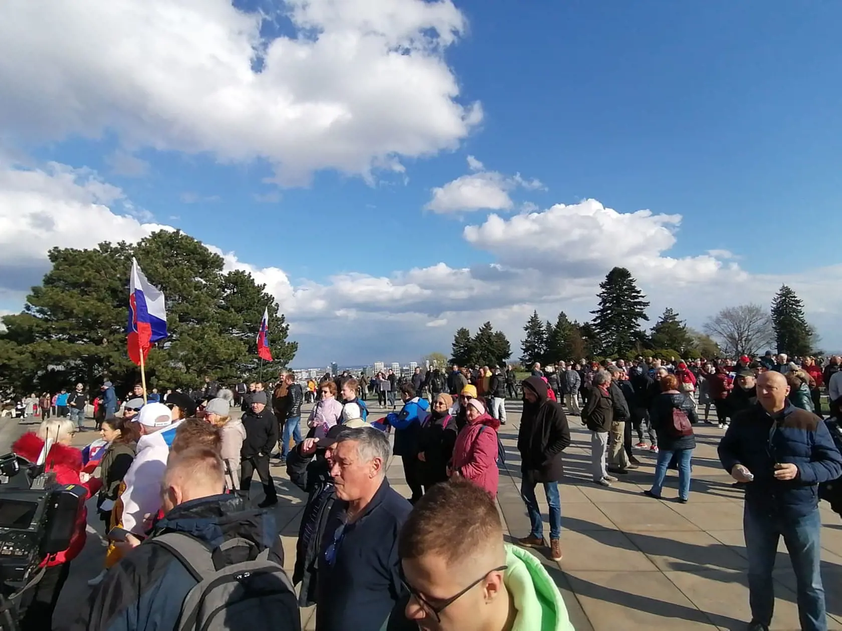 Protest Smeru na Slavíne: Robert Fico hovorí o "protivojnovom" stretnutí