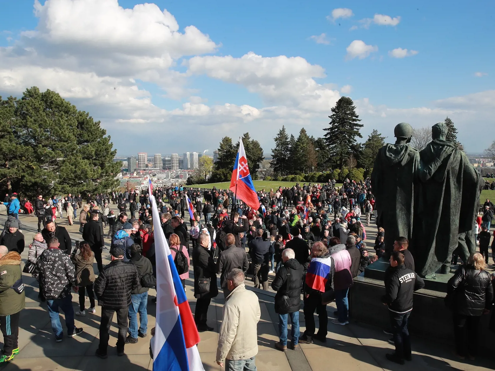 Zhromaždenie na Slavíne, ktoré zorganizovala strana Smer-SD.