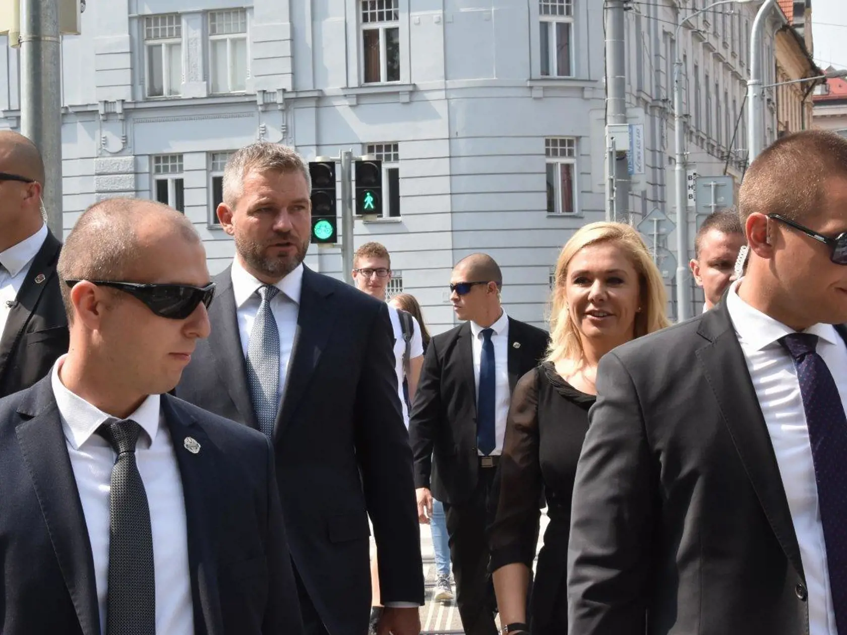 Krátko po tom, čo sa včera predpoludním stretli Pellegrini so Sakovou pri príležitosti 75. výročia SNP, si to vo dvojici namierili do jednej z bratislavských kaviarní