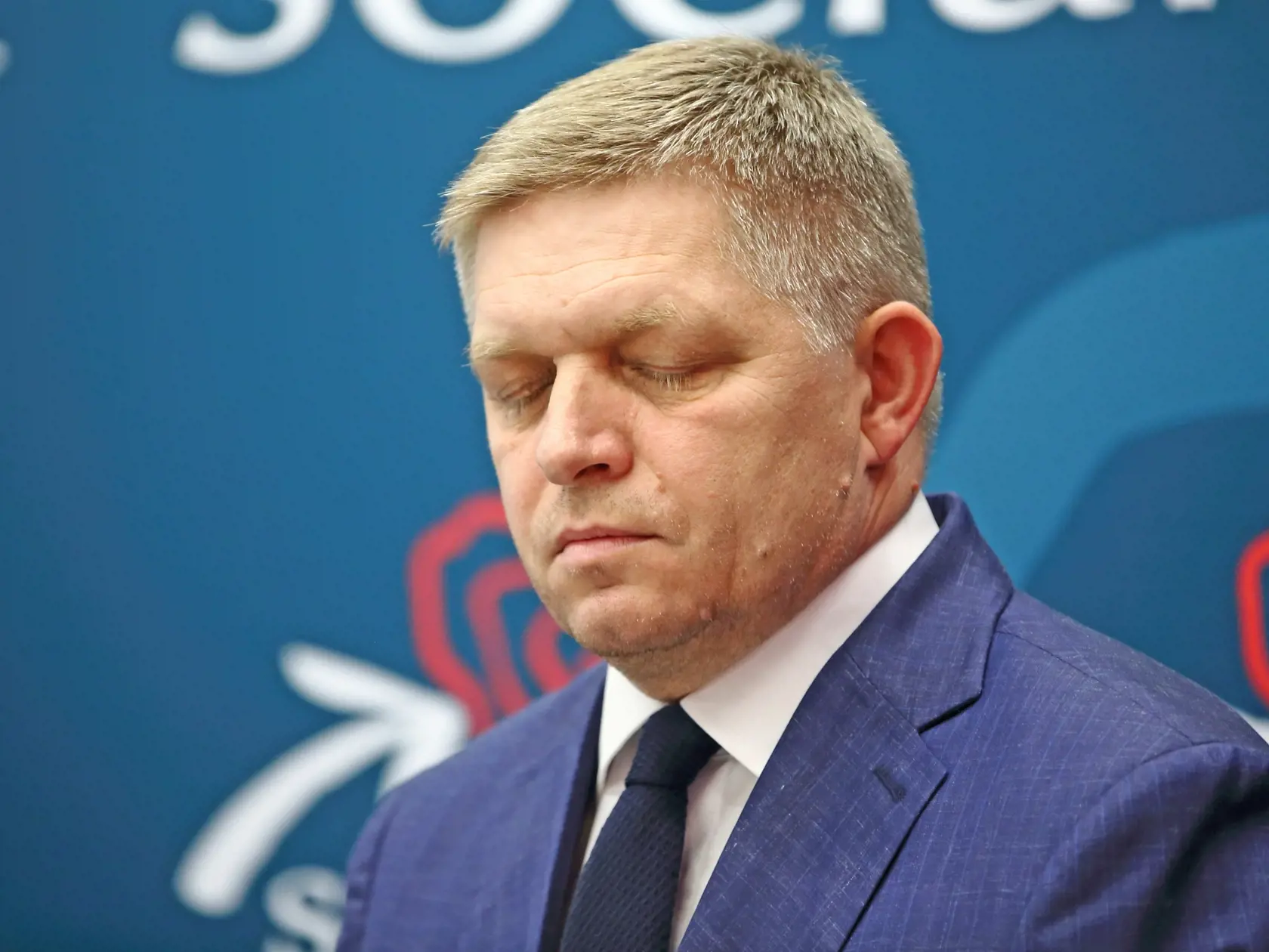 Aj keď niekdajší predseda vlády Robert Fico tvrdí, že jeho strana je jednotná a žiadne rozpory medzi jej predstaviteľmi nie sú, na verejnosť sa čoraz častejšie dostávajú informácie o napätí vnútri strany.