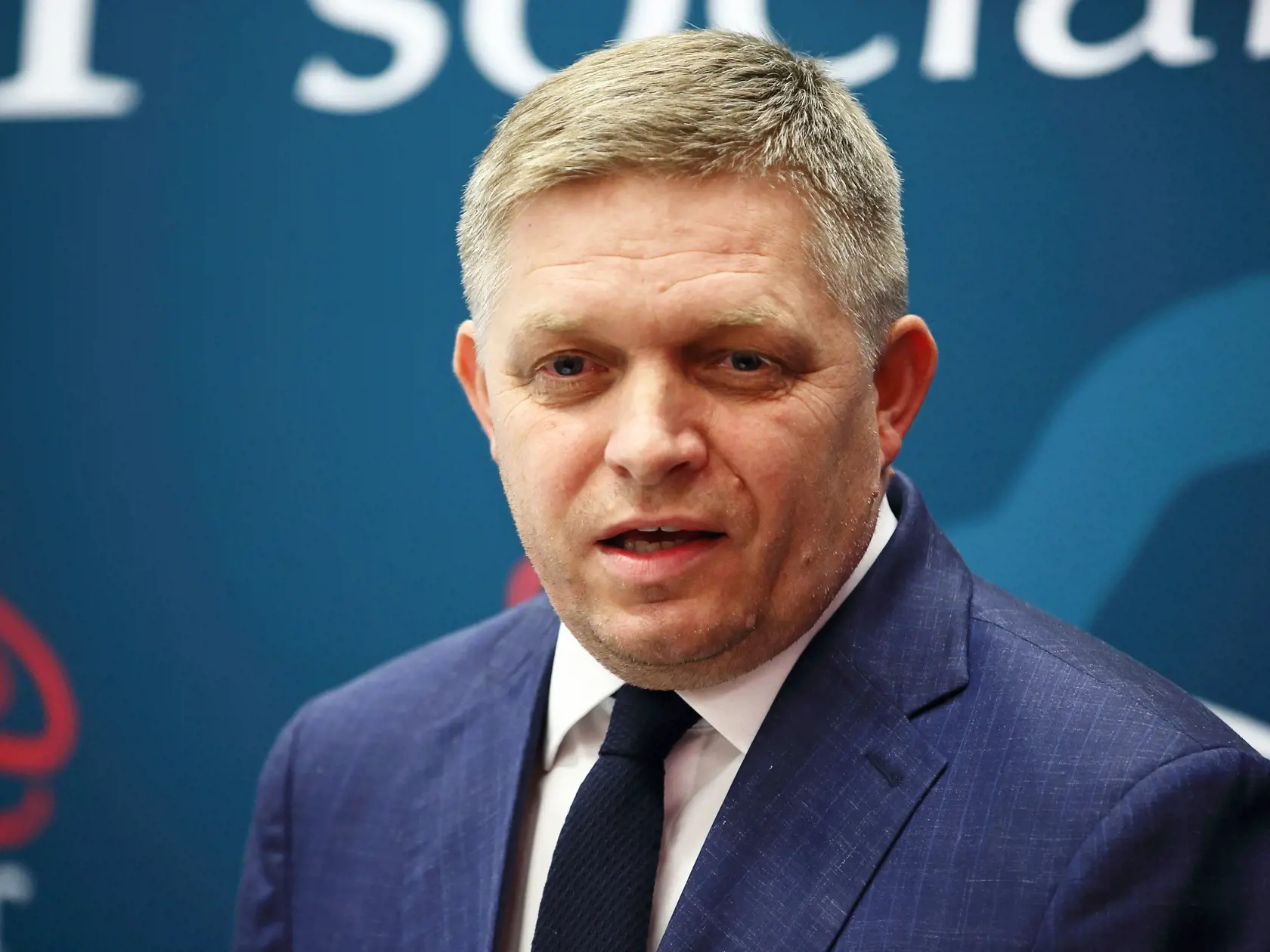 Aj keď niekdajší predseda vlády Robert Fico tvrdí, že jeho strana je jednotná a žiadne rozpory medzi jej predstaviteľmi nie sú, na verejnosť sa čoraz častejšie dostávajú informácie o napätí vnútri strany.