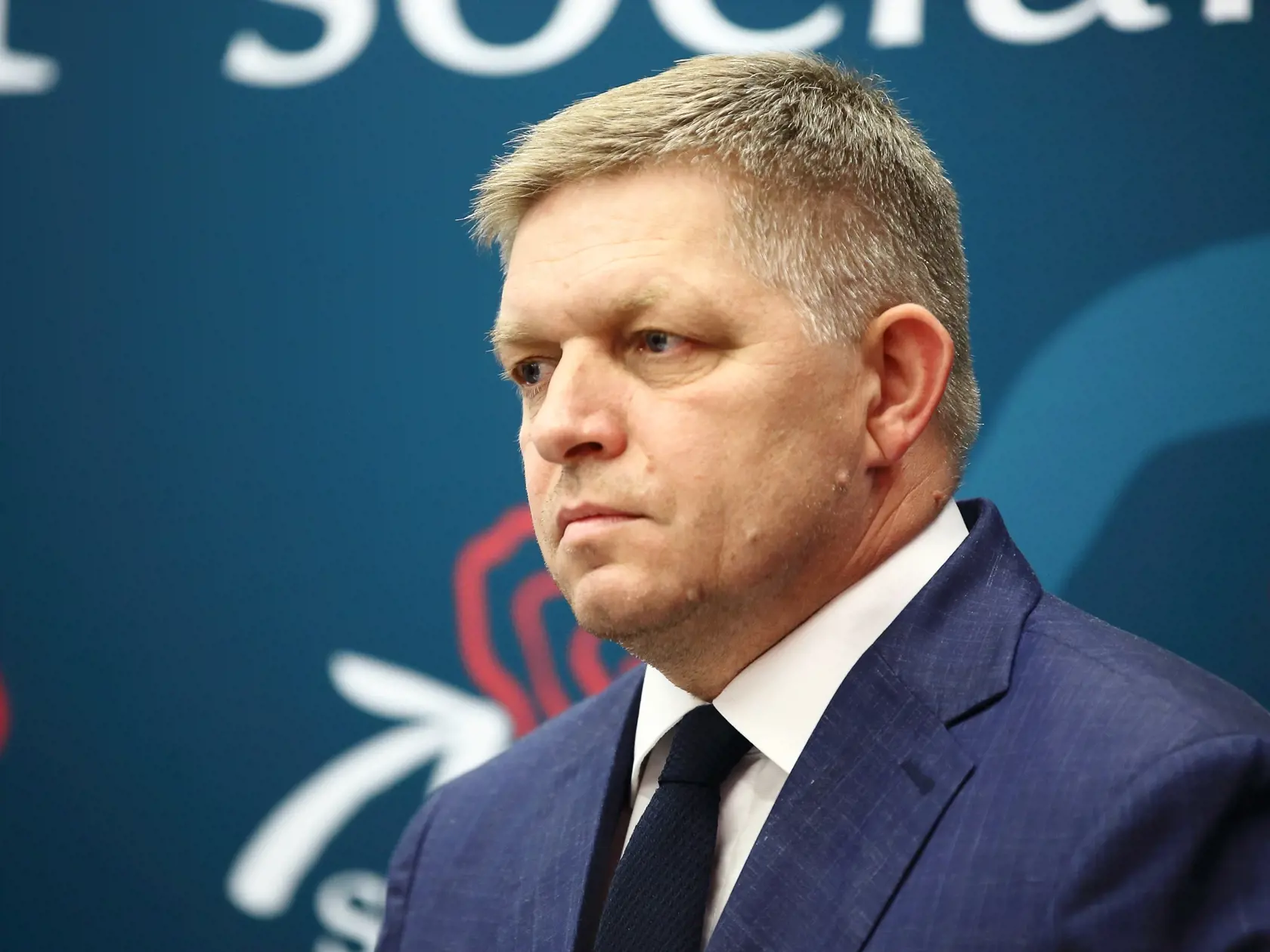 Aj keď niekdajší predseda vlády Robert Fico tvrdí, že jeho strana je jednotná a žiadne rozpory medzi jej predstaviteľmi nie sú, na verejnosť sa čoraz častejšie dostávajú informácie o napätí vnútri strany.