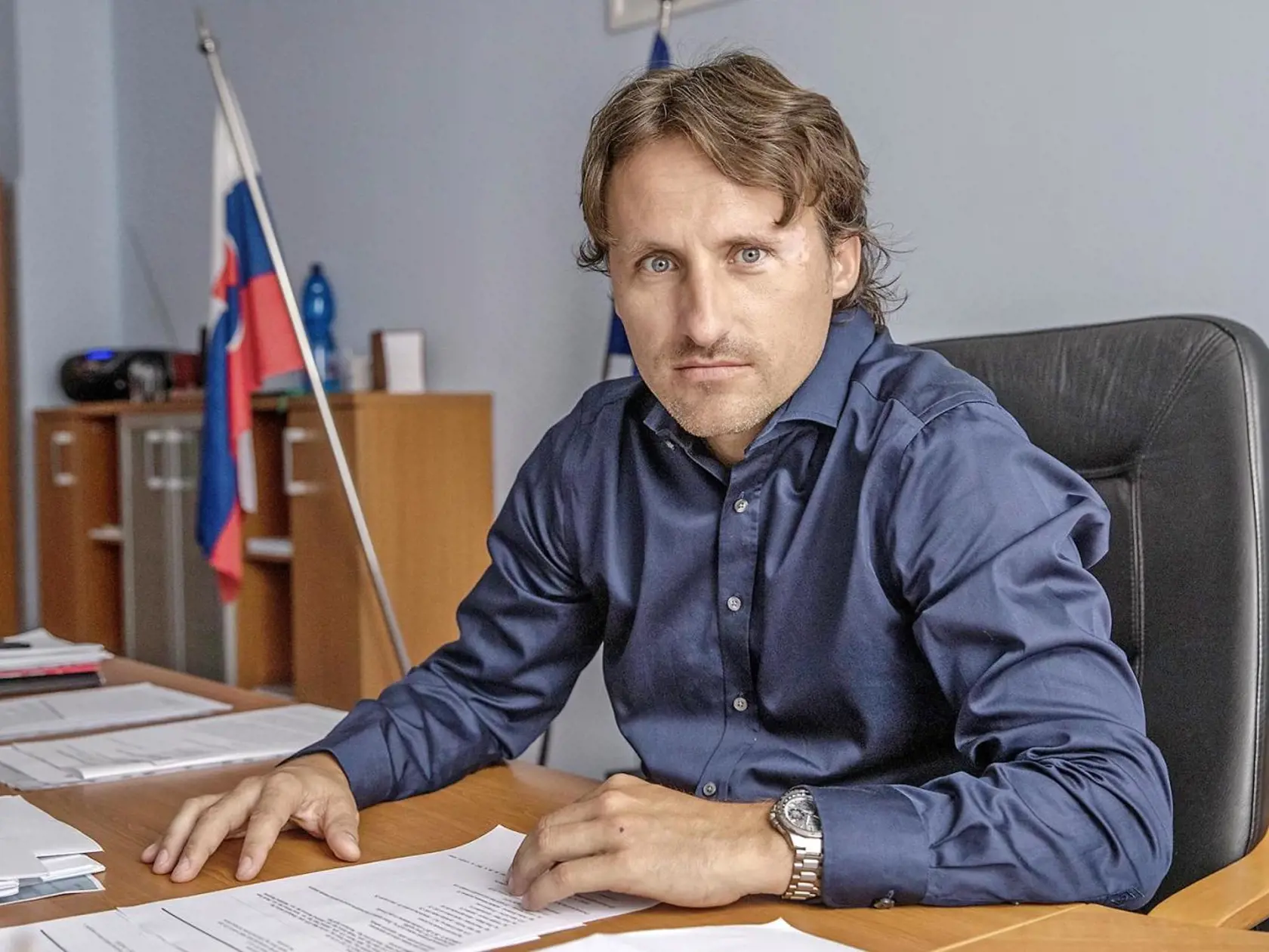 ĽUDOVÍT
MAKÓ
Firma Lama SK, ktorá mu je
vraj blízka, vyhrala súťaž na
stráženie Slovenskej pošty.