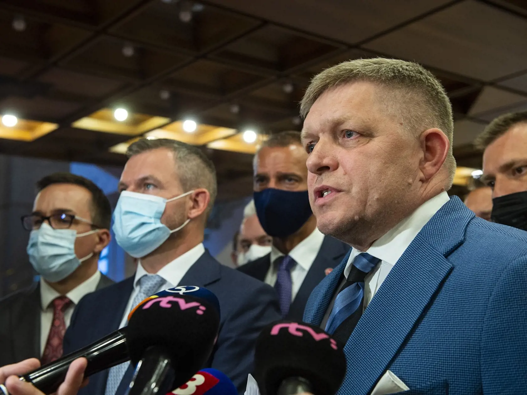 "Ak som teda najväčší udavač, tak beriem. Problémom je to, že hovorím pravdu a vznikajú rôzne dezinformácie z jeho strany, aby  nezdôveryhodnil mňa ako svedka, ale aj ďalších," povedal Makó. Podľa neho sa s Ficom stretával aj v čase, keď bol predseda vlády.