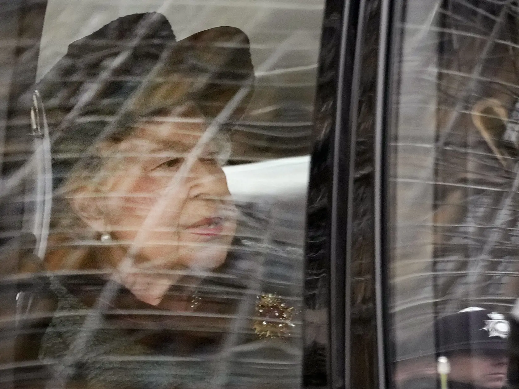 Britská kráľovná Alžbeta II., ktorá onedlho oslávi 96. narodeniny, prehovorila po prvý raz o svojej nákaze koronavírusom z februára.