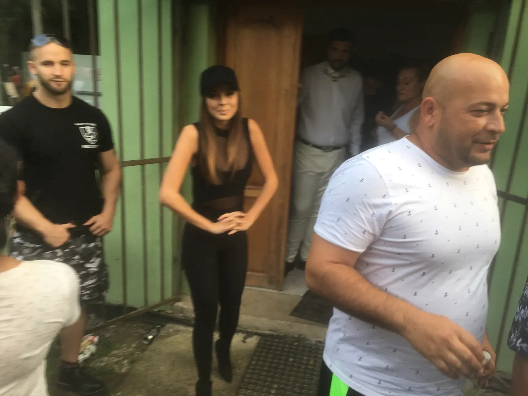 Monika Bagárová bola obletovaná z každej strany a museli ju strážiť štyria esbéeskári.