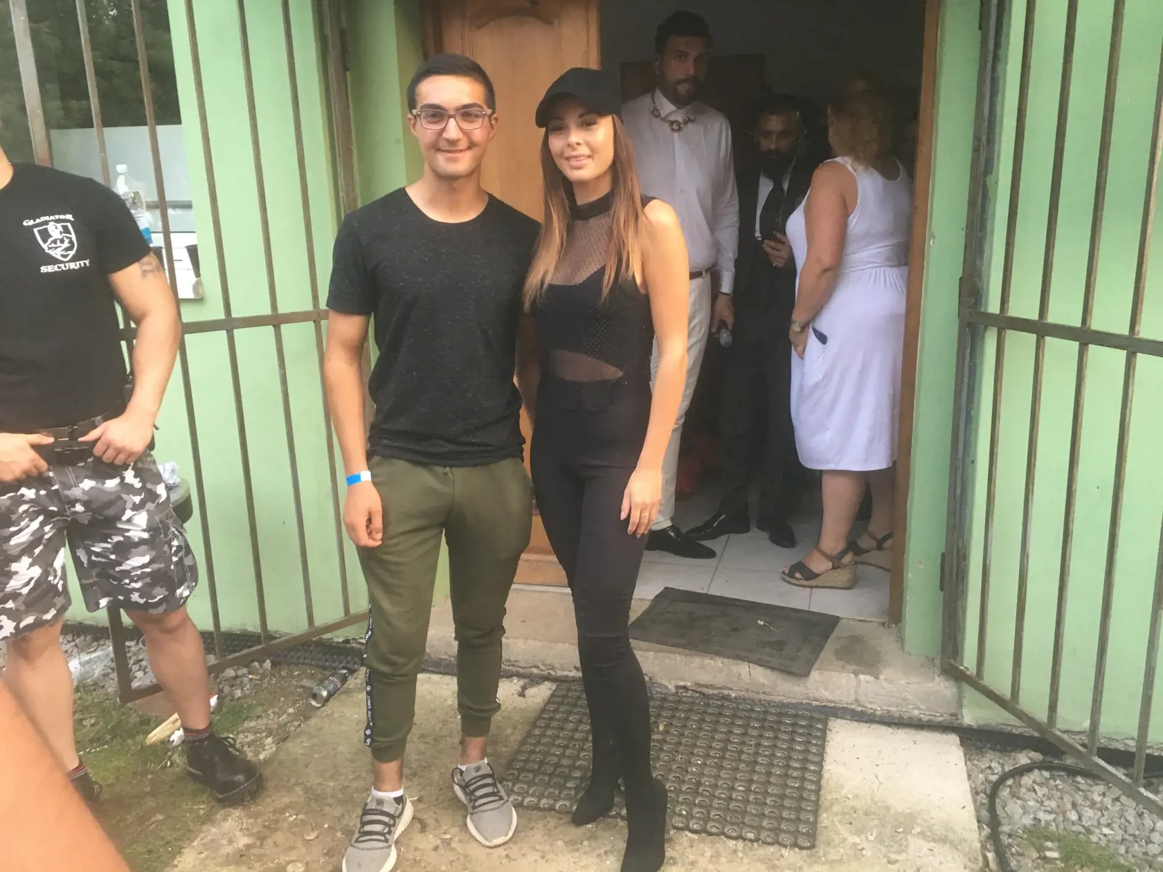 Monika Bagárová bola obletovaná z každej strany a museli ju strážiť štyria esbéeskári.