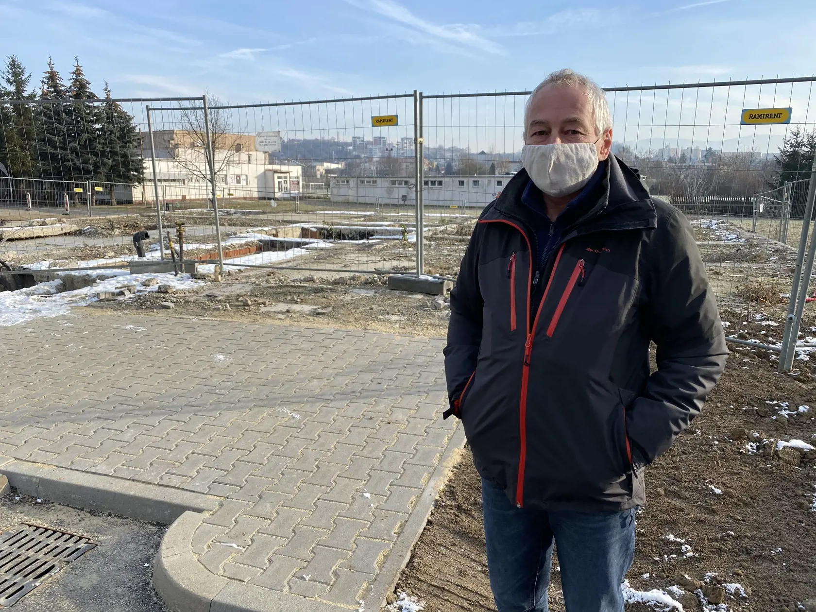 Mojmír Květoň: “Snažím sa na to nemyslieť. Stále sa mi hlavou preháňa hlavou jedna myšlienka, či som nemal ísť vypnúť hlavný istič od elektriky. Tým pádom by sme tu dnes nestáli,” rozpráva o výčitkách, ktoré ho už rok trápia a snaží sa zodpovedať na otázku, či nemohol tragédii zabrániť.
