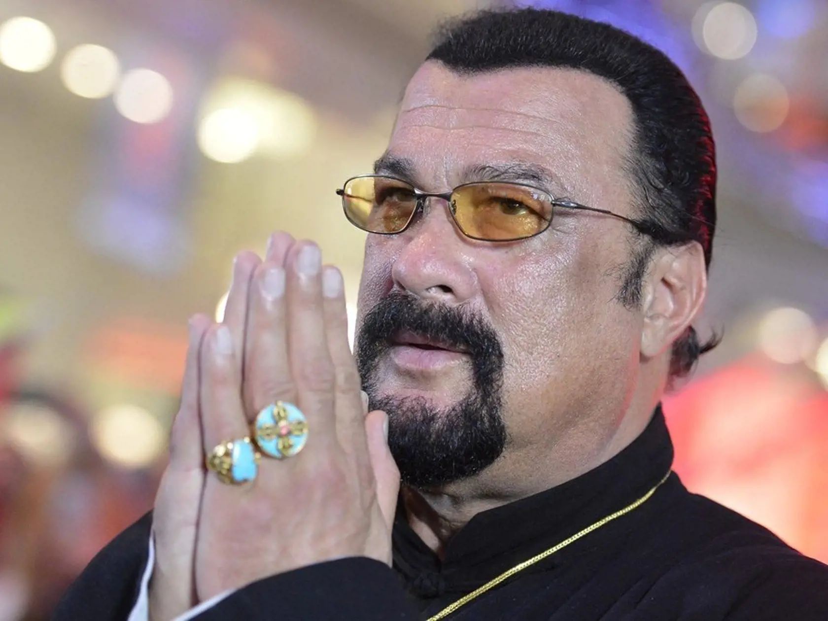 Steven Seagal puts autograph on his personal star in Moscow's Alley of Glory