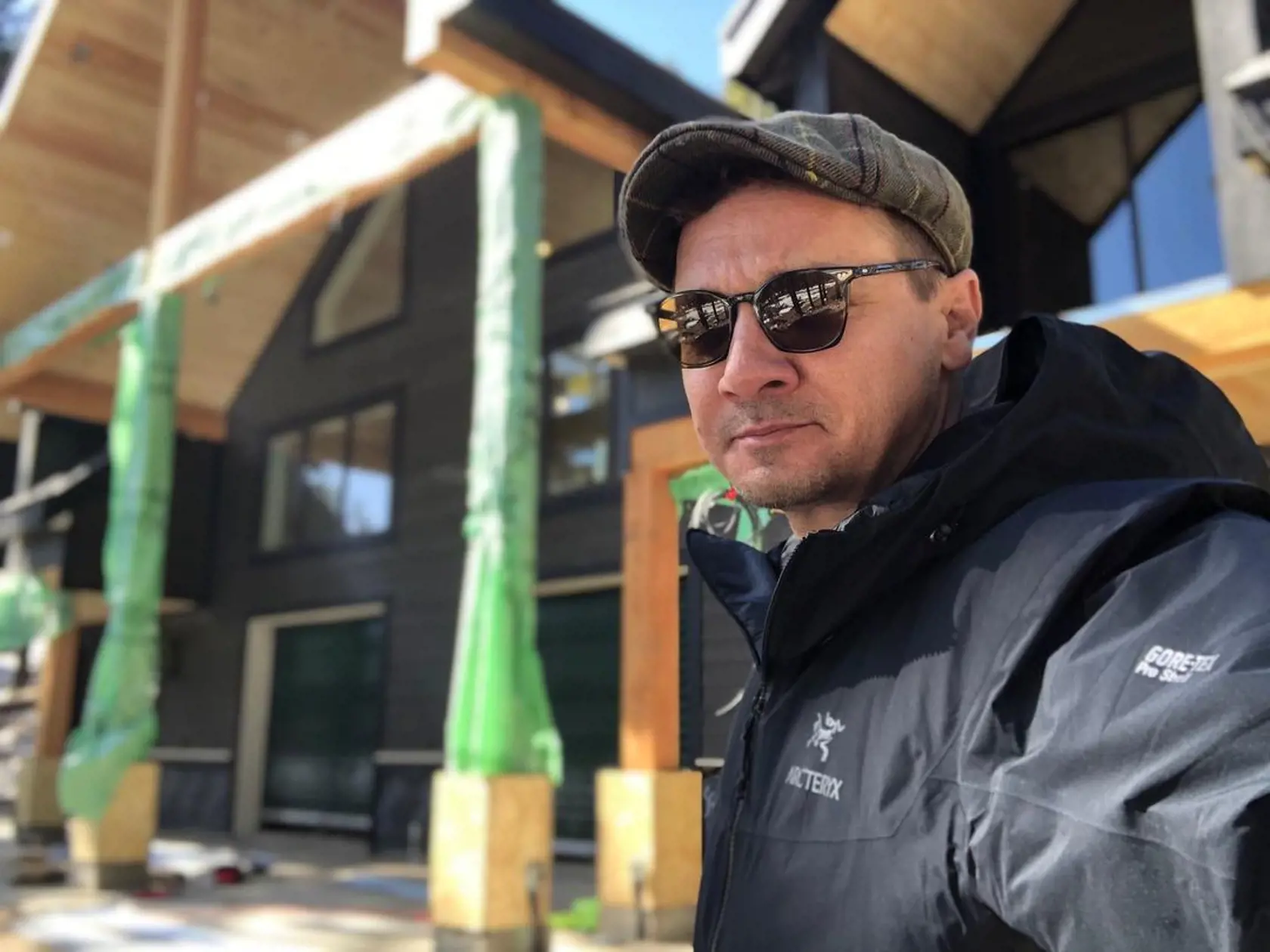 Herec Jeremy Renner žije má usadlosť v Nevade.