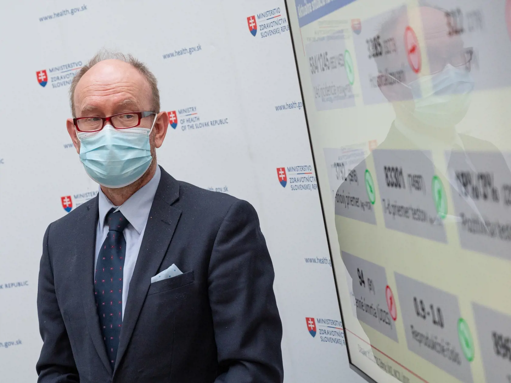 Na snímke epidemiológ a člen konzília odborníkov Pavol Jarčuška.