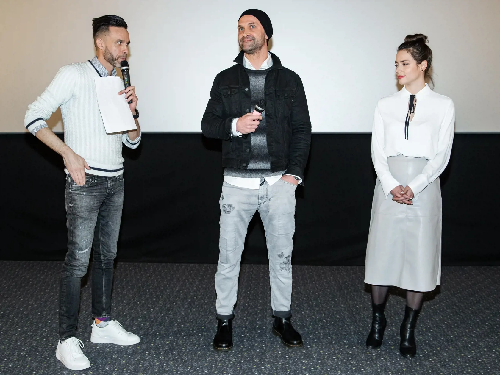 Premiéra seriálu "Pán Profesor" v jednom z bratislavských kinosál. Na snímke Roman Juraško, Tomáš Maštalír a Gabriela Marcinková.