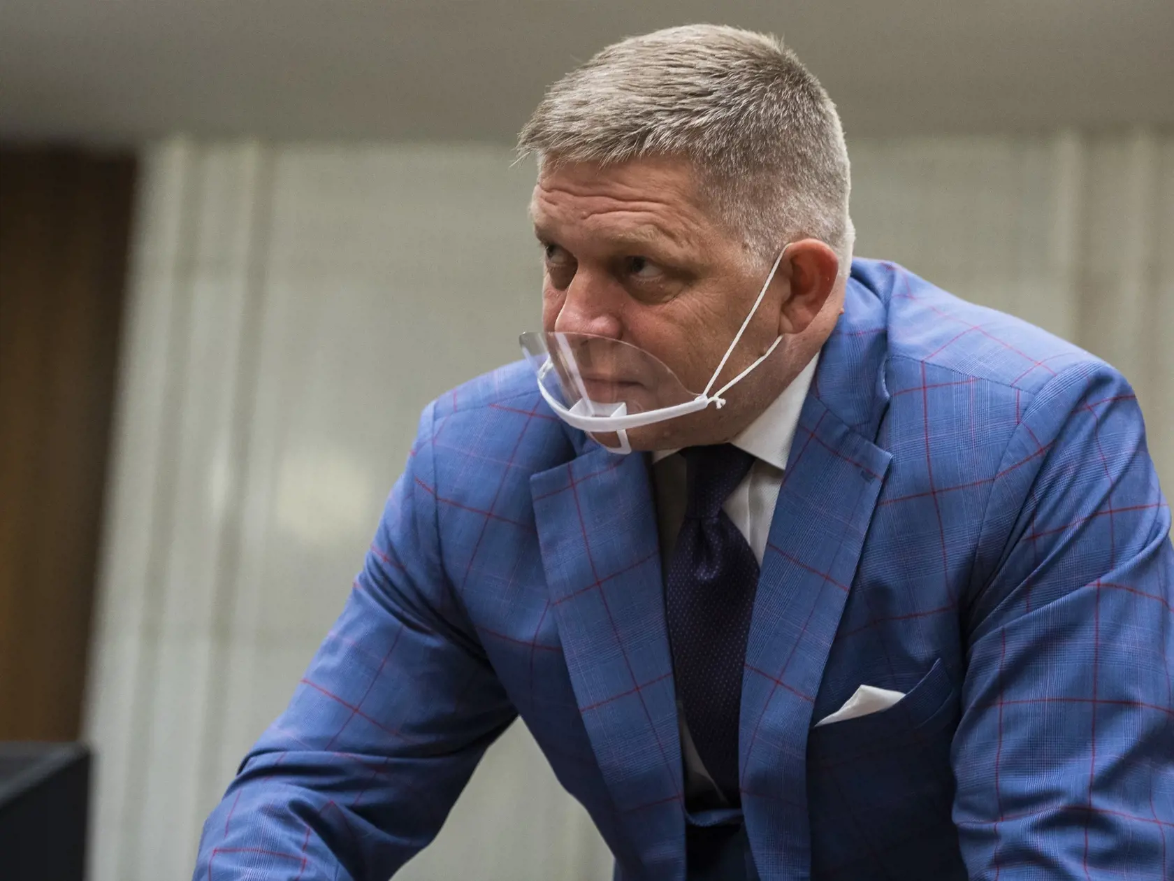 Na snímke poslanec Národnej rady SR (NRSR)  Robert Fico (SMER-SD) pred mimoriadnou schôdzou parlamentu k poľnohospodárskemu a lesnému pôdnemu fondu na Slovensku v Bratislave 14. októbra 2021. FOTO TASR - Jaroslav Novák