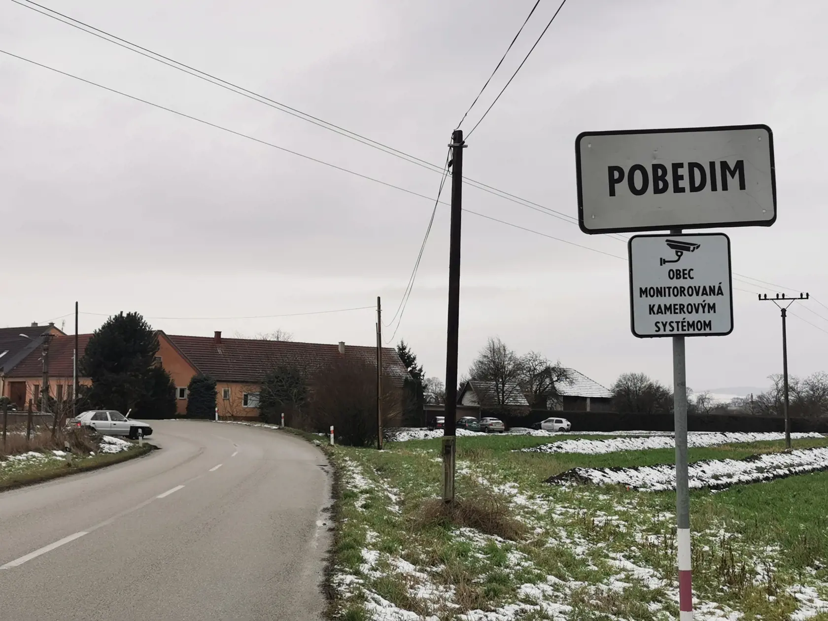 V obci Pobedim sa odohrala strašná rodinná dráma po ktorej zostali dorezaní traja ľudia, manželský pár a malý, iba 4,5-ročný chlapček Janko.
