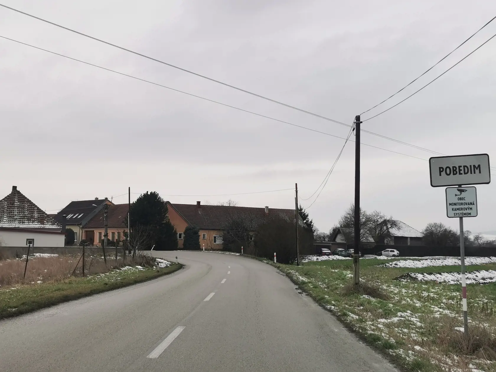 V obci Pobedim sa odohrala strašná rodinná dráma po ktorej zostali dorezaní traja ľudia, manželský pár a malý, iba 4,5-ročný chlapček Janko.