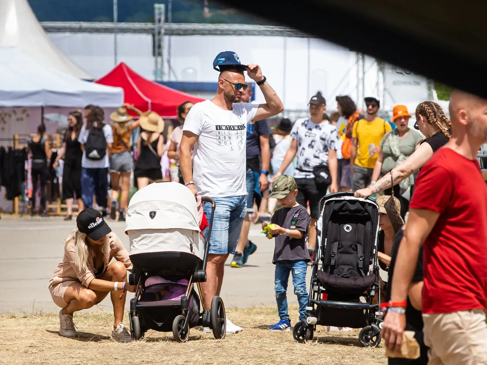 Tretí deň hudobného festivalu "POHODA 2022" na letisku v Trenčíne. Na snímke Ivana Gáborík s manželom Mariánom Gáboríkom. 