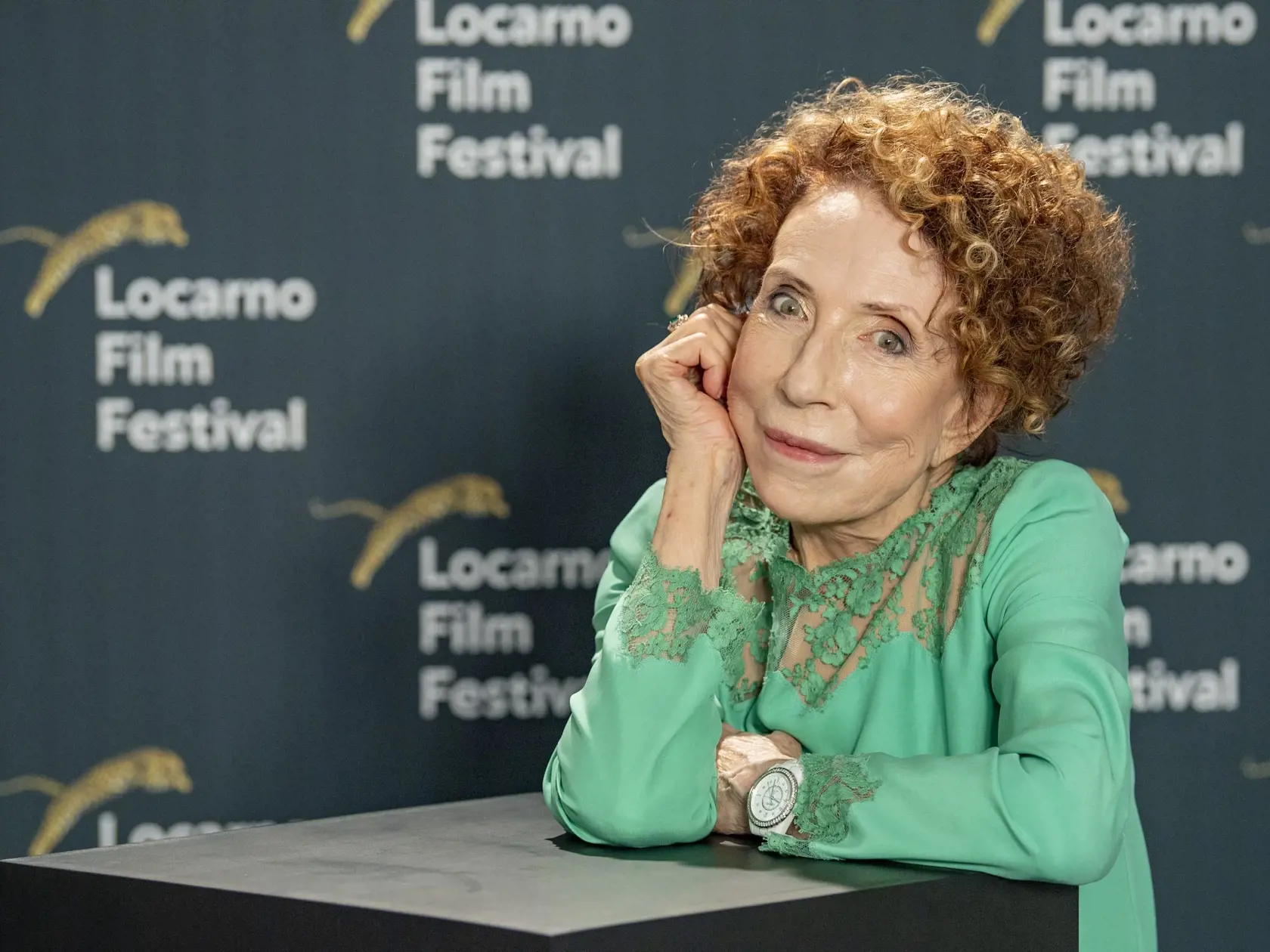 KK7 Locarno - Ruská herečka Inna Čurikovová pózuje počas fototermínu k filmu 100 minút na 74. ročníku Medzinárodného filmového festivalu vo švajčiarskom meste Locarno 13. augusta 2021. FOTO TASR/AP
Actress Inna Churikova from Russia of the Film, 100 Minutes, posing at a photo-call on the 74th Locarno International Film Festival in Locarno, Switzerland, Friday, Aug. 13, 2021. The Festival del film Locarno runs from 4 to 14 August 2021.(Urs Flueeler/Keystone via AP)
