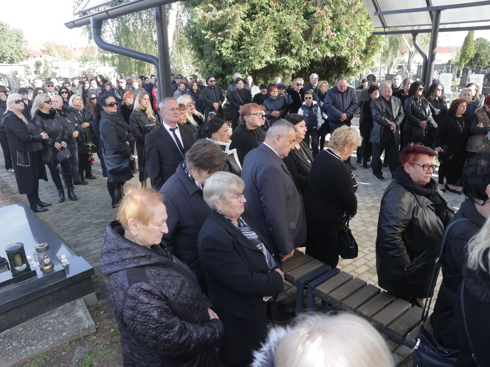 Posledná rozlúčka s hudobníkom Ľubom Virágom (†68), ktorý náhle zomrel pred pár dňami.