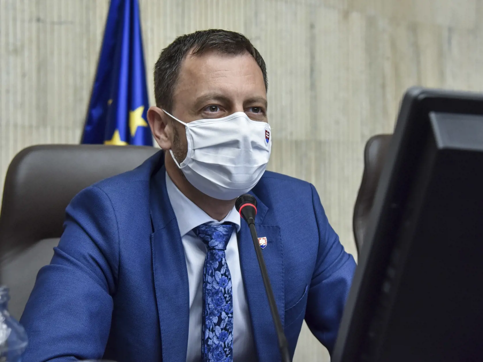 Hegerova vláda sa podľa Remišovej venuje  obnove Slovenska po kríze.