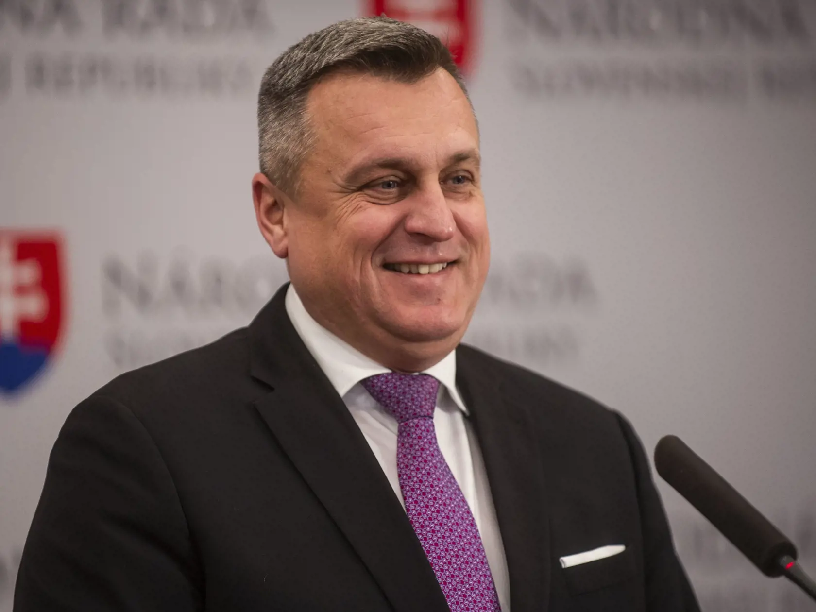 Na snímke podpredseda Národnej rady (NR) SR a predseda Slovenskej národnej strany (SNS) Andrej Danko sa usmieva počas tlačovej konferencie k oznámeniu svojej kandidatúry na prezidenta SR v Bratislave v pondelok 29. januára 2024. FOTO TASR - Jakub Kotian