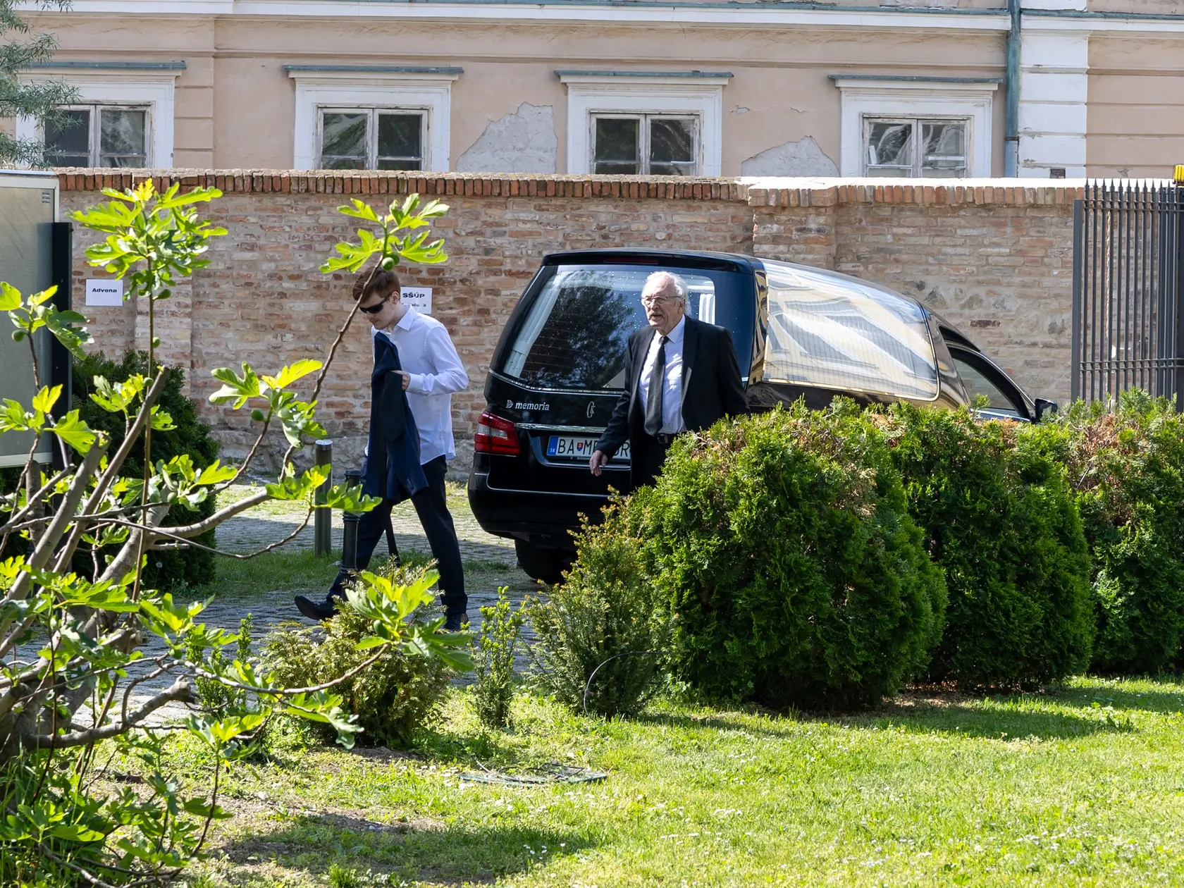 Rozlúčka s Danielou Kovárovou, manželkou herca Františka Kovára. Na snímke František Kovár.