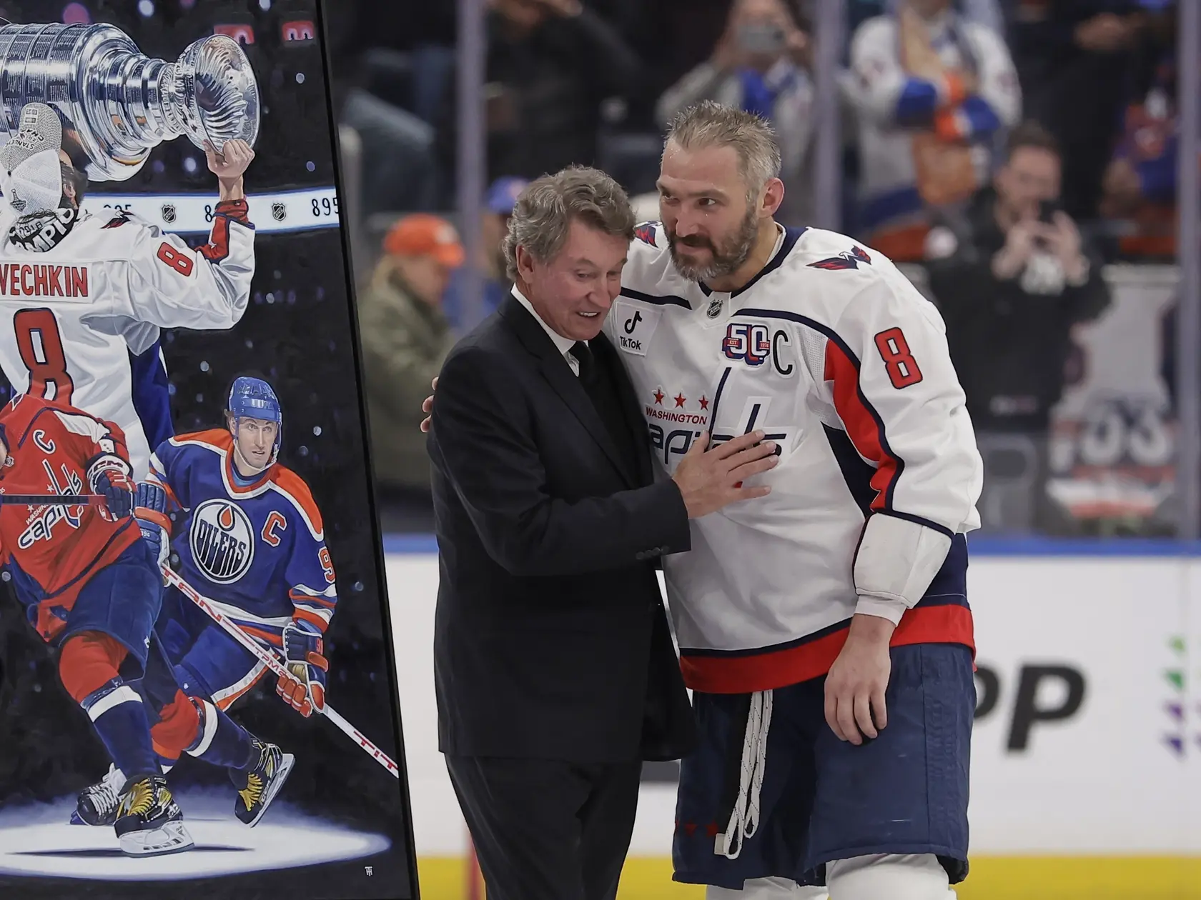 Veľké oslavy rekordného gólu Alexandra Ovečkina v NHL.