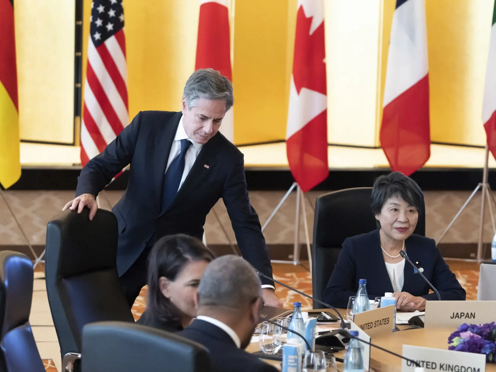 JB 19 Tokio - Americký minister zahraničných vecí Antony Blinken (vľavo) prichádza na druhý deň stretnutia ministrov zahraničných vecí krajín G7 v Tokiu 8. novembra 2023. FOTO TASR/AP

U.S. Secretary of State Antony Blinken, left, arrives for an outreach session during the Group of 7 Foreign Ministers meetings at the Iikura Guest House in Tokyo Wednesday, Nov. 8, 2023. (Tomohiro Ohsumi/Pool Photo via AP)