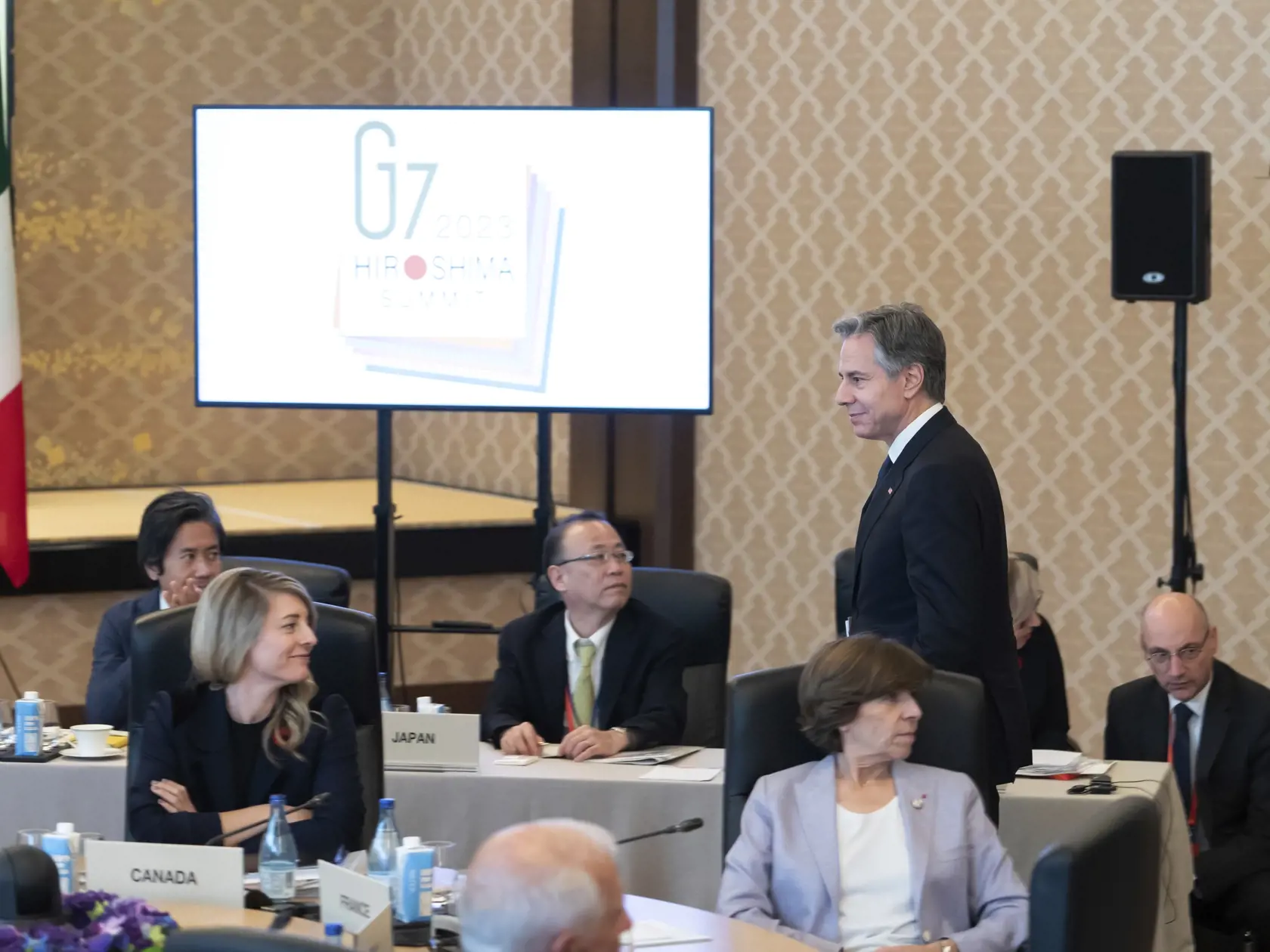 JB 18 Tokio - Americký minister zahraničných vecí Antony Blinken prichádza na druhý deň stretnutia ministrov zahraničných vecí krajín G7 v Tokiu 8. novembra 2023. FOTO TASR/AP

U.S. Secretary of State Antony Blinken arrives for an outreach session during the Group of 7 Foreign Ministers meetings at the Iikura Guest House in Tokyo Wednesday, Nov. 8, 2023. (Tomohiro Ohsumi/Pool Photo via AP)