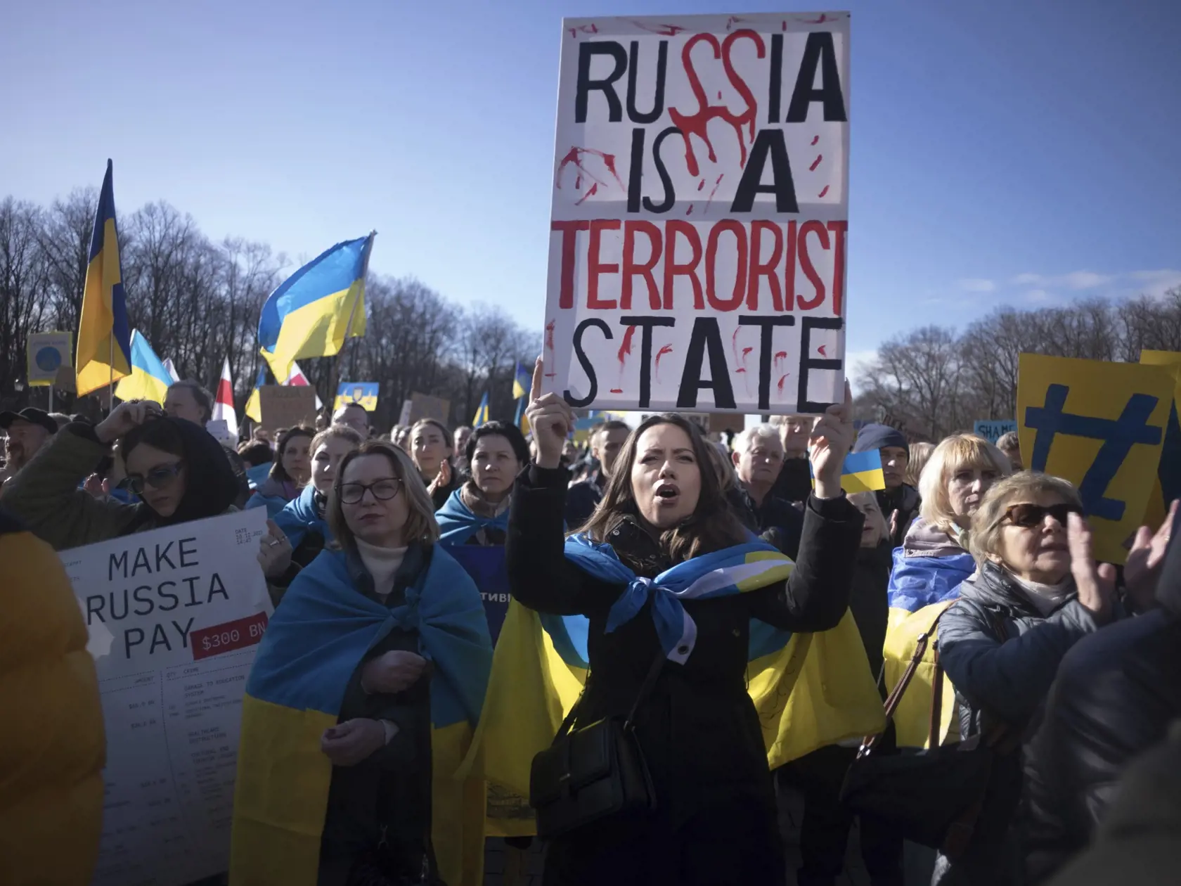 JB 37 Berlín - Ľudia skandujú počas protestu pri príležitosti druhého výročia invázie ruských síl na Ukrajinu pri Brandenburskej bráne v Berlíne 24. februára 2024. FOTO TASR/AP


People shout slogans during a protest to mark two years since Russia's full-scale invasion on Ukraine, at the Brandenburg Gate, in Berlin, Saturday, Feb. 24, 2024.  (AP Photo/Markus Schreiber)