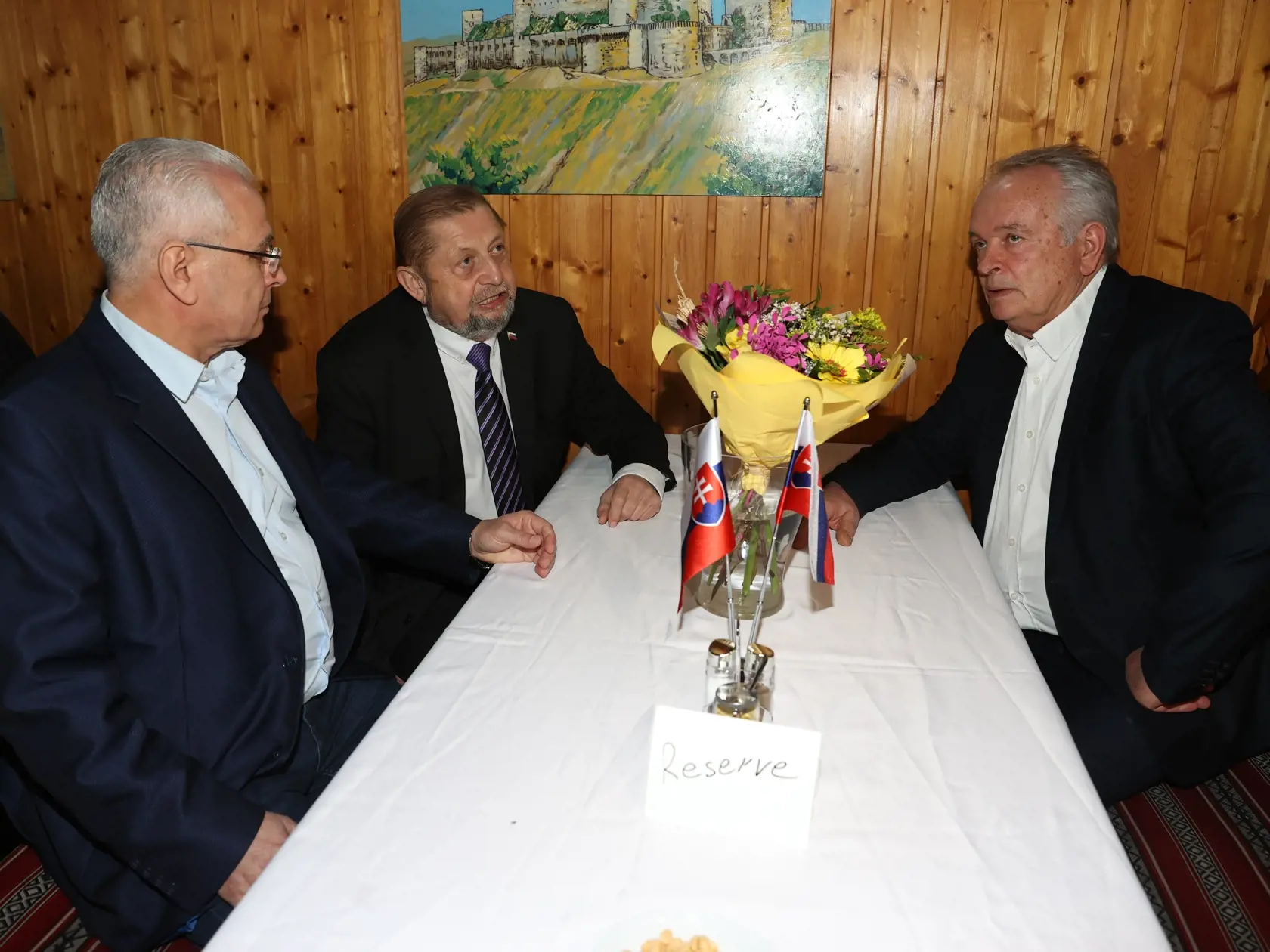 Volebná centrála Štefana Harabina. Na snímke je Štefan Harabin a Miroslav Radačovský.