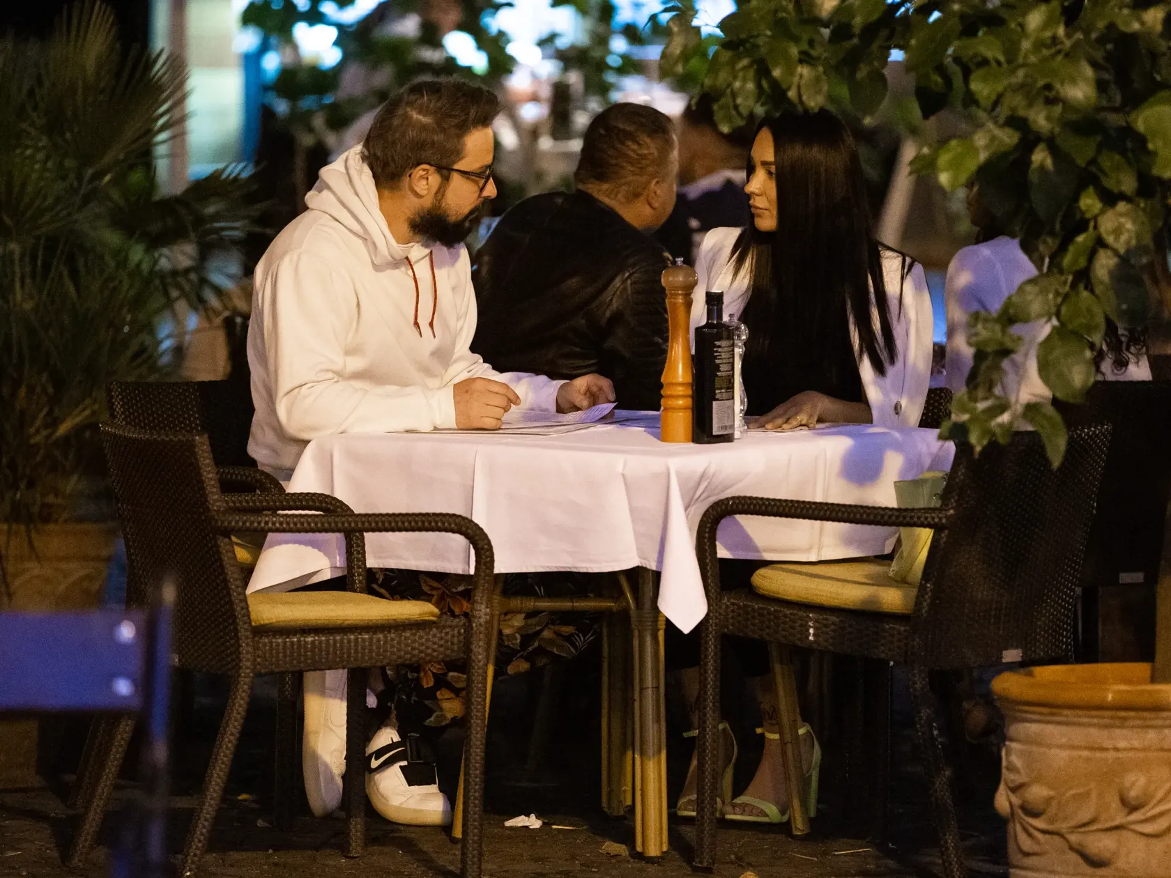 Romana Košťálová a Matúš Polakovič na večeri v centre Bratislavy. 