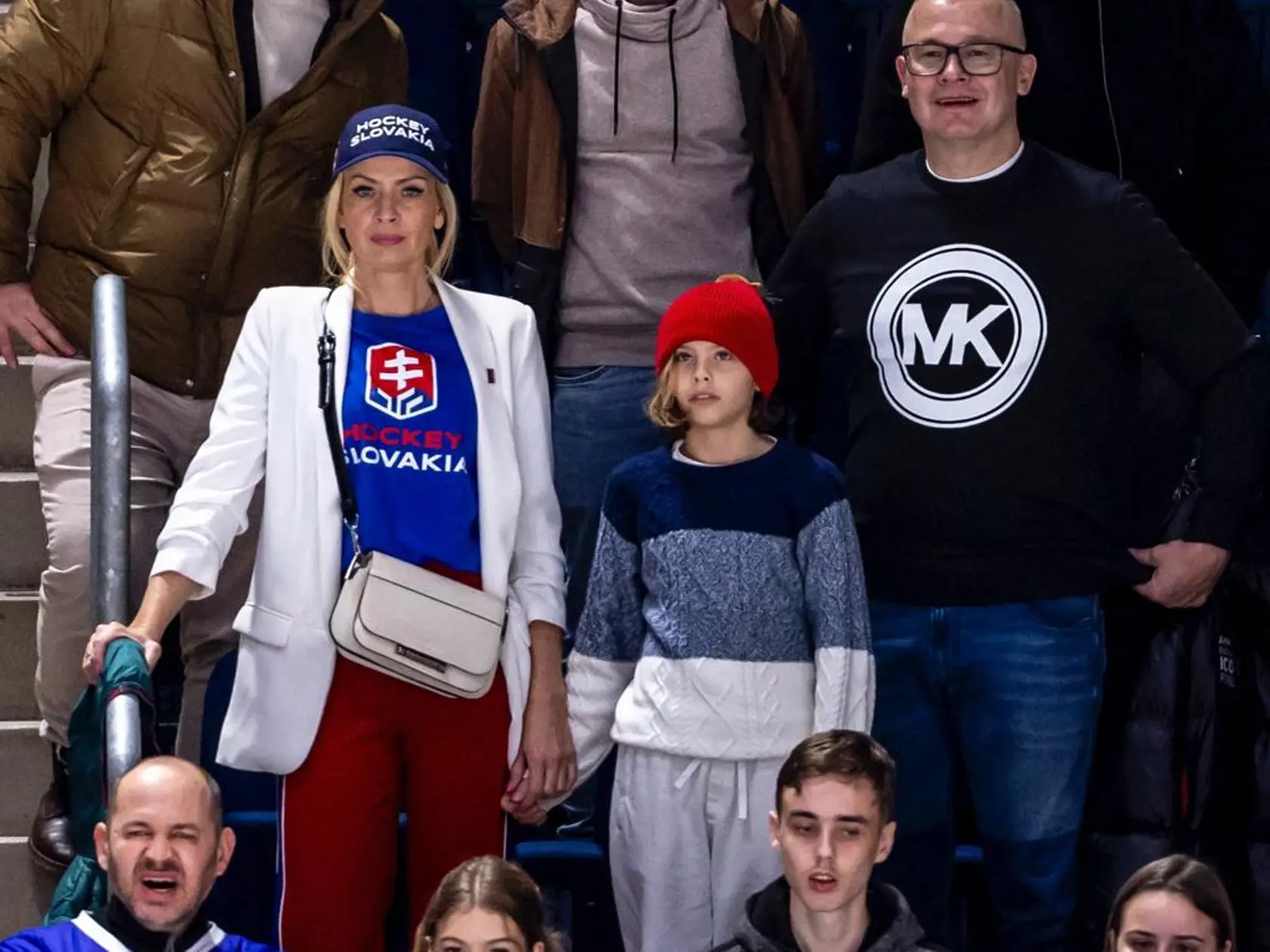 Chmel a Ďurianová so synom si prišli vychutnať aj zápas Slovenska proti Lotyšsku.
