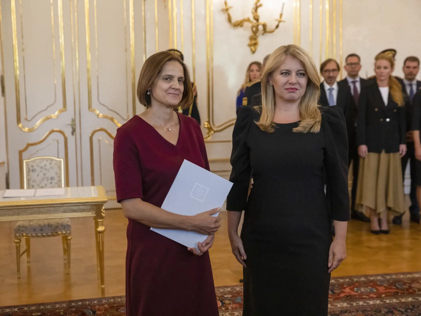 Na snímke je vymenovanie nových ministrov vlády SR prezidentkou SR Zuzanou Čaputovou.
Odvolaná ministerka spravodlivosti Mária Kolíková  a Zuzana Čaputová.