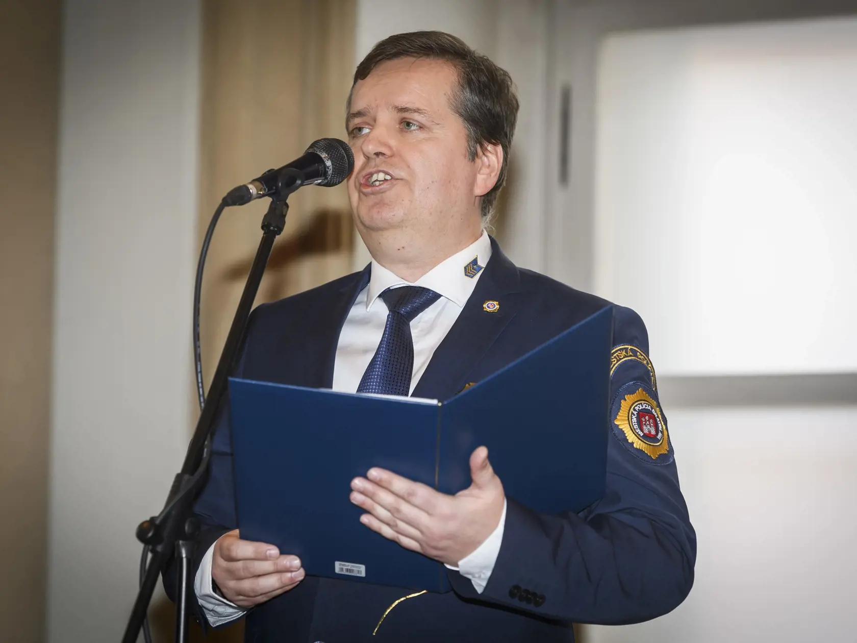 Náčelník Mestskej polície Bratislava Miroslav Antal vystupuje s príhovorom počas oceňovania policajtiek a policajtov Mestskej polície Bratislava v Bratislave 26. februára 2024.