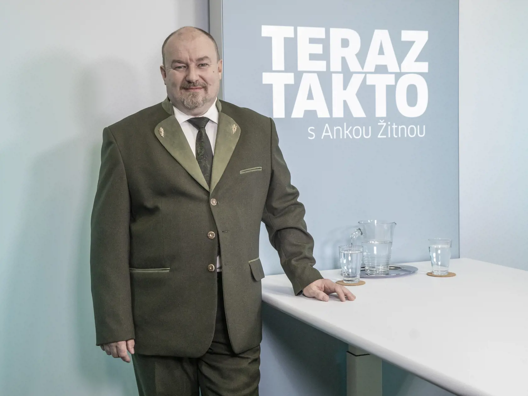 Na snímke je diskusná relácia “Teraz Takto” ktorej hosťom bol poslanec z kandidátky SNS Rudolf Huliak.
