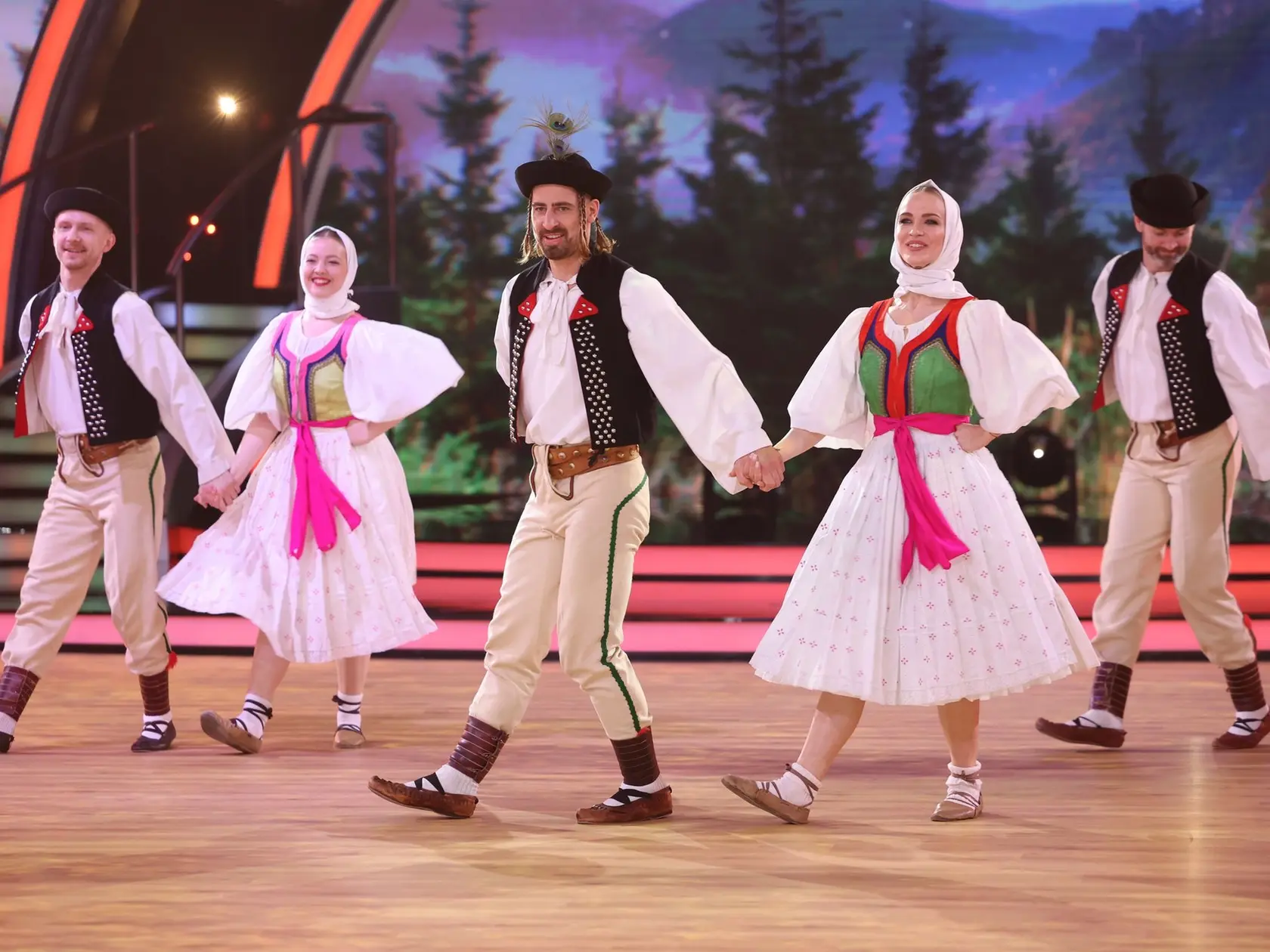 8. kolo Let's Dance. Na snímke Peter Sagan a Eliška Lenčešová.