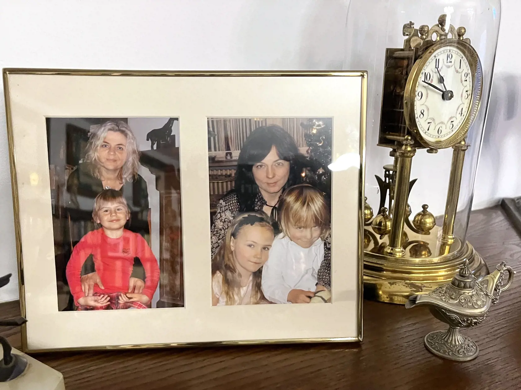Dcéry z manželstva s Pavlínou Filipovskou. Johana, vľavo, Pavlína, vpravo, na záberoch s deťmi.