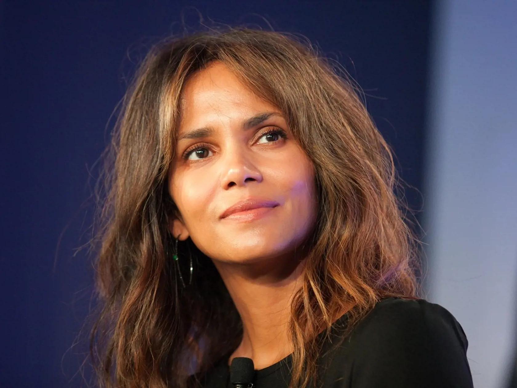 Halle Berry je vo svojich 50. rokoch krásnou a prirodzene vyzerajúcou ženou. Športu sa venuje 90 minút štyrikrát do týždňa. Snaží sa pravidelne jesť, zvyčajne päťkrát do dňa, aby si udržala stabilnú hladinu cukru v krvi, pretože trpí cukrovkou. Snaží sa konzumovať čerstvé potraviny, veľa zeleniny a bielkovín