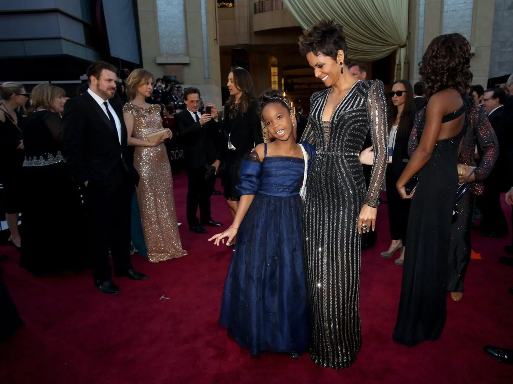 Halle Berry a mladá herečeka Quvenzhane Wallis.