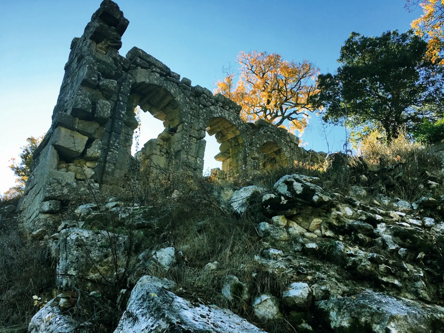 Turecko nie je len o opaľovaní
a čvachtaní sa v mori. Okolie Antalye dýcha
históriou a je skvelým východiskovým bodom na výlety
za pamiatkami, oddychom i zábavou.