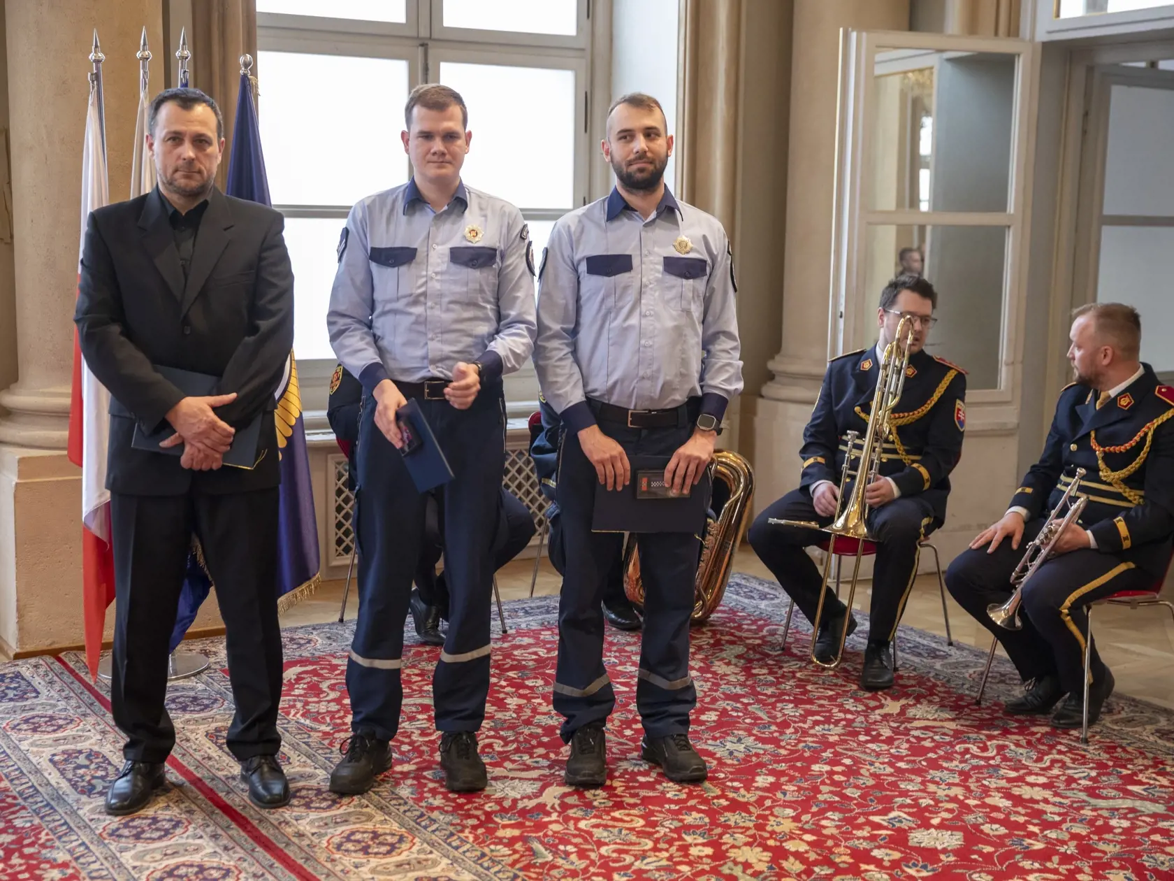 Ocenení policajti za záchranu ľudského života: Erik Horváth (vľavo), Borivoj Matušovič a Dávid Herko.