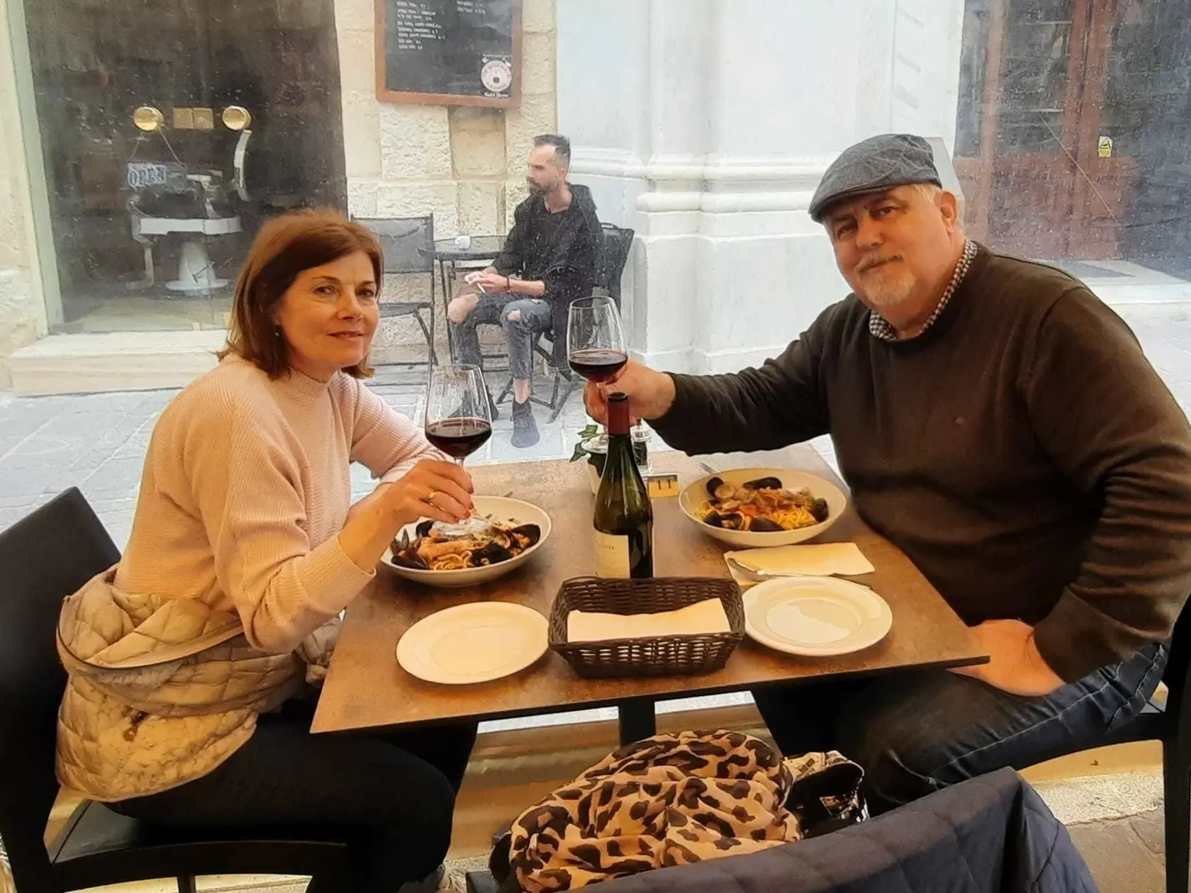 Oliver Andrásy si spolu s manželkou užívajú pobyt na Malte, kde oslavujú výročie sobáša.